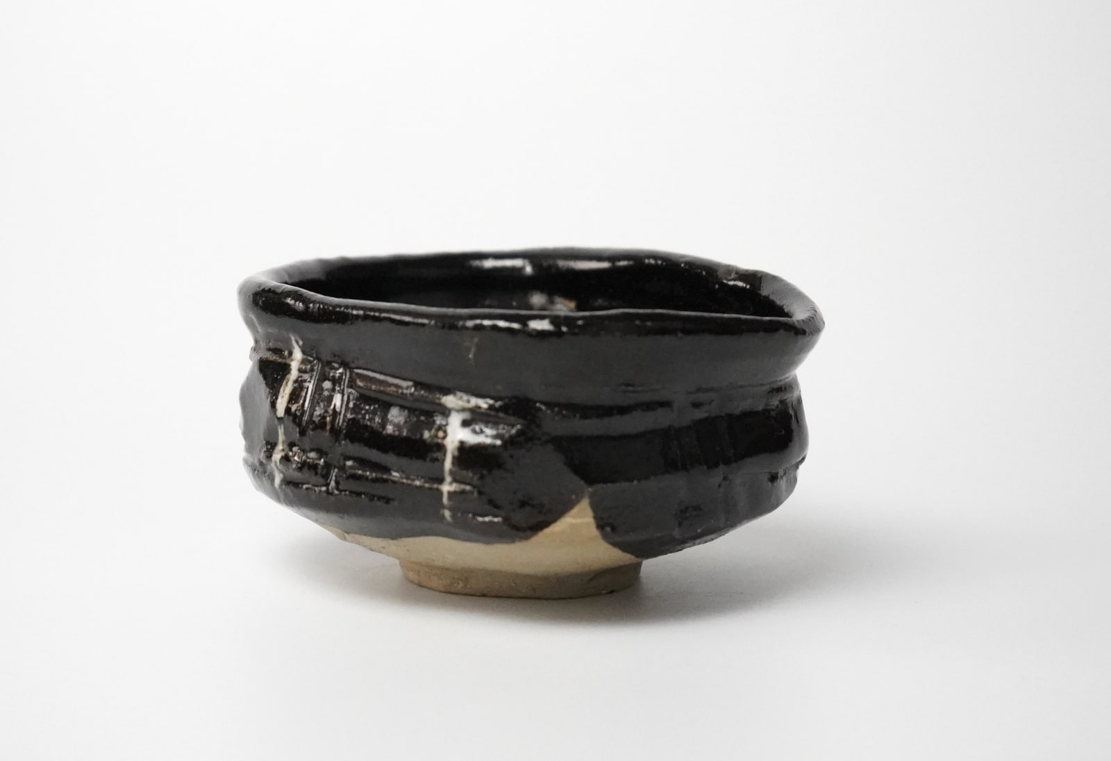Takiguchi Kiheiji 瀧口喜兵爾, Teabowl with Black Oribe Glaze 織部黒茶碗 | Dai Ichi  Arts | Japanese Modern Art