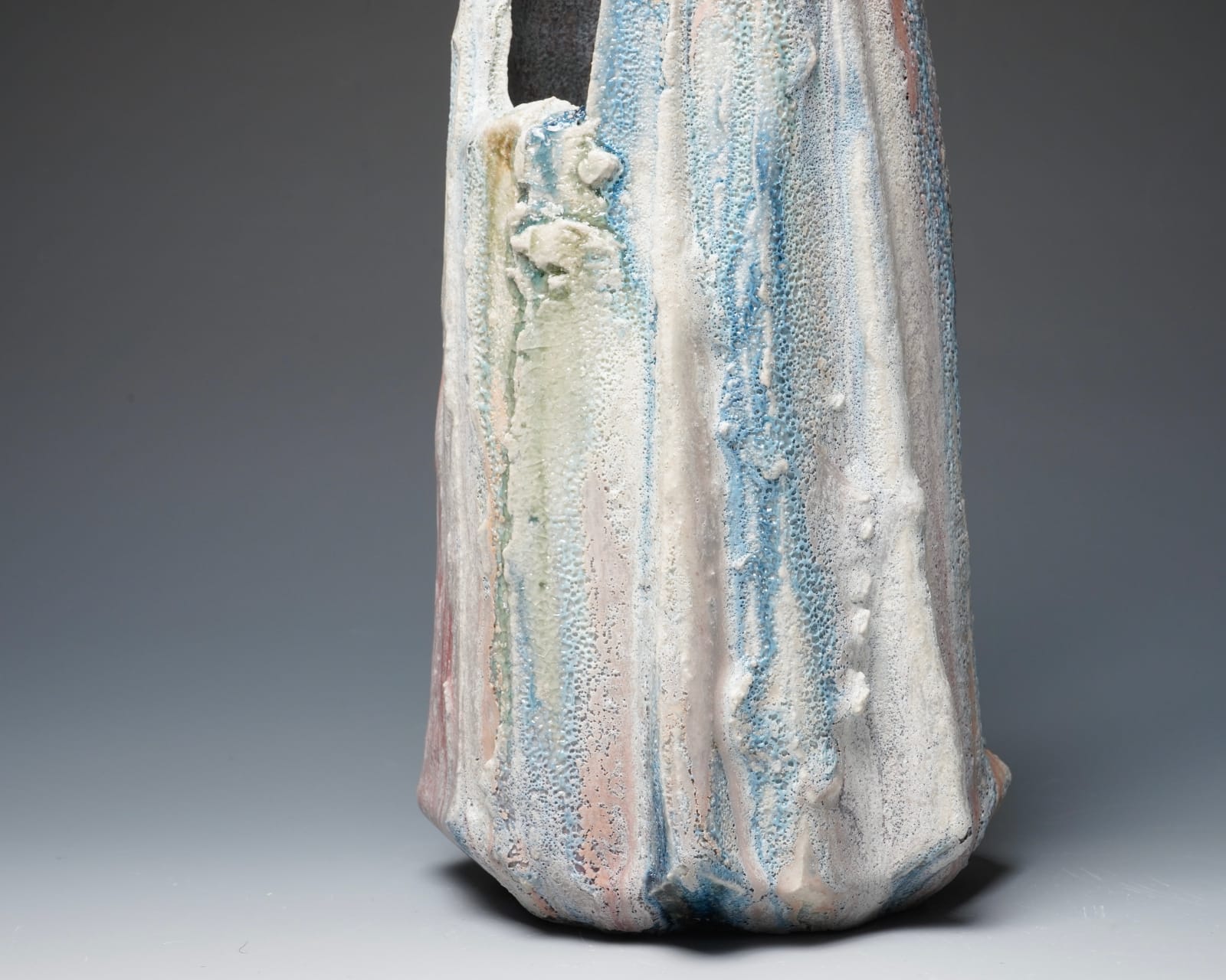 Hayashi Shotaro 林正太郎, Vase With Manyosai "The Color of Ten Thousand of Leaves" Glaze 万葉彩花入