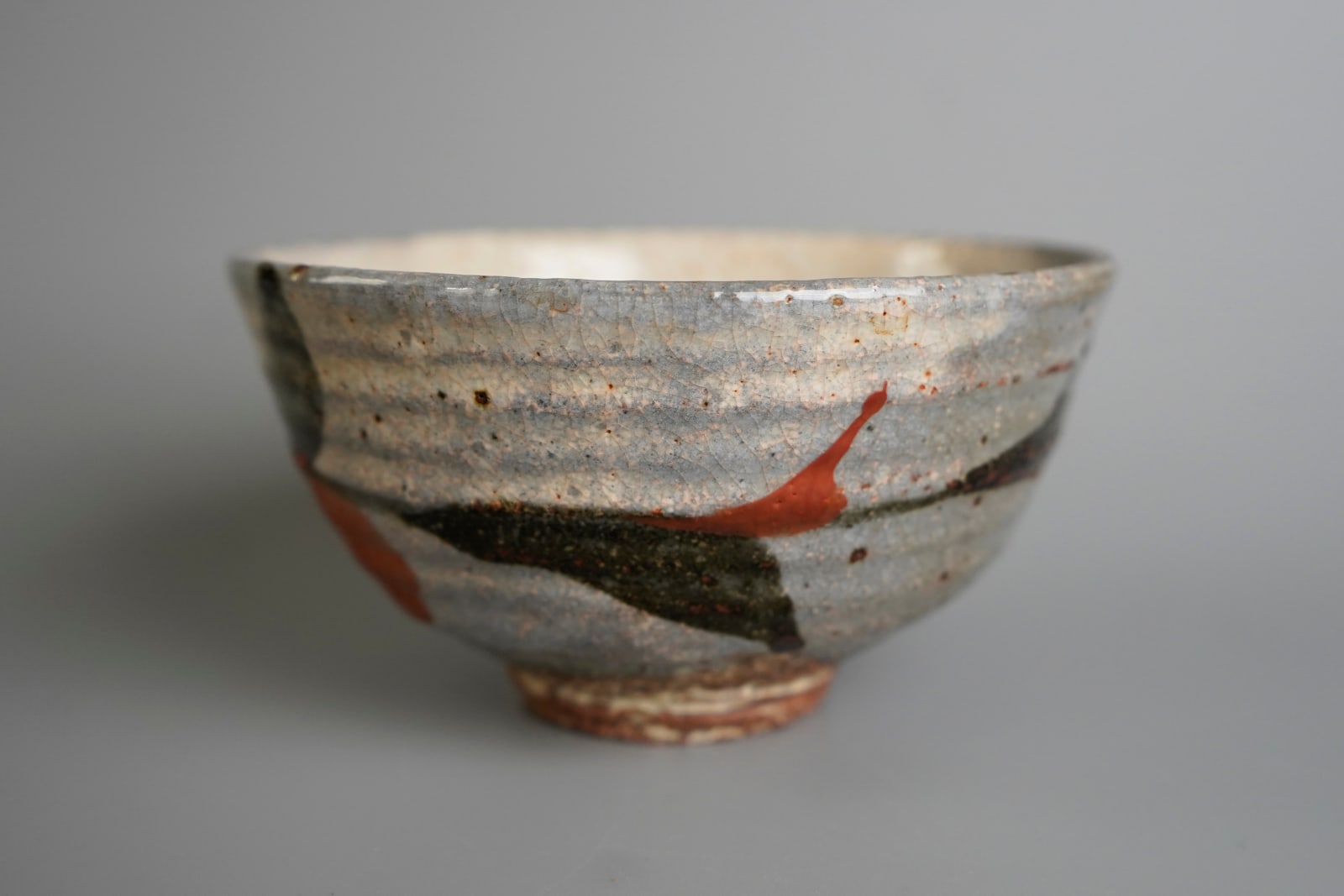 Asano Akira 浅野 陽, Teabowl with Red Painting 赤絵茶碗