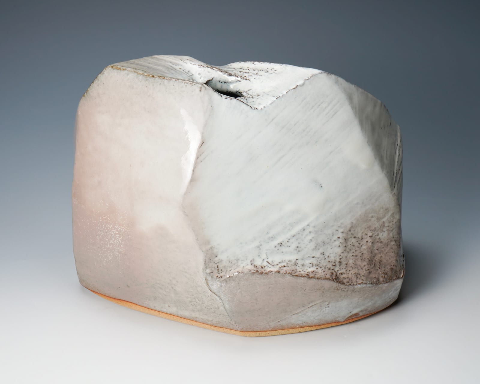 Kaneta Masanao VIII 八代 兼田昌尚, Hagi-glazed mountain-shaped flower vessel