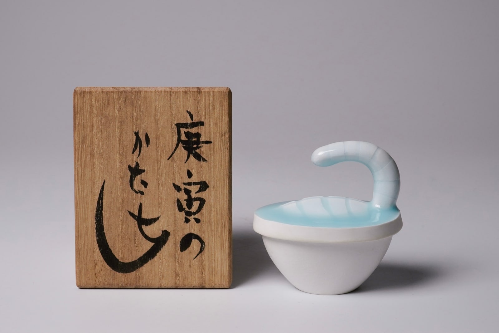 Nagae Shigekazu 長江重和, Shape of metal: Tiger zodiac incense box