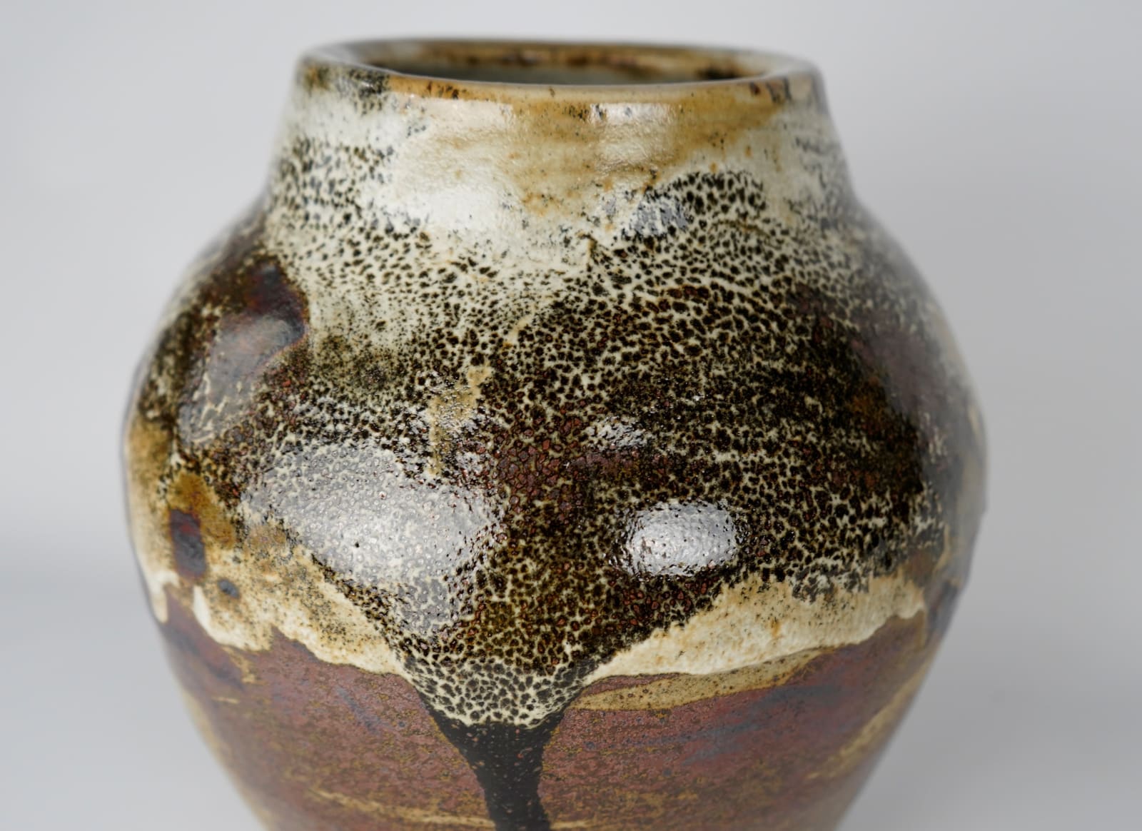 Murata Gen 村田 元, Jar, Black Iron on Rice Husk Glaze 糠白釉鉄砂黒文壺