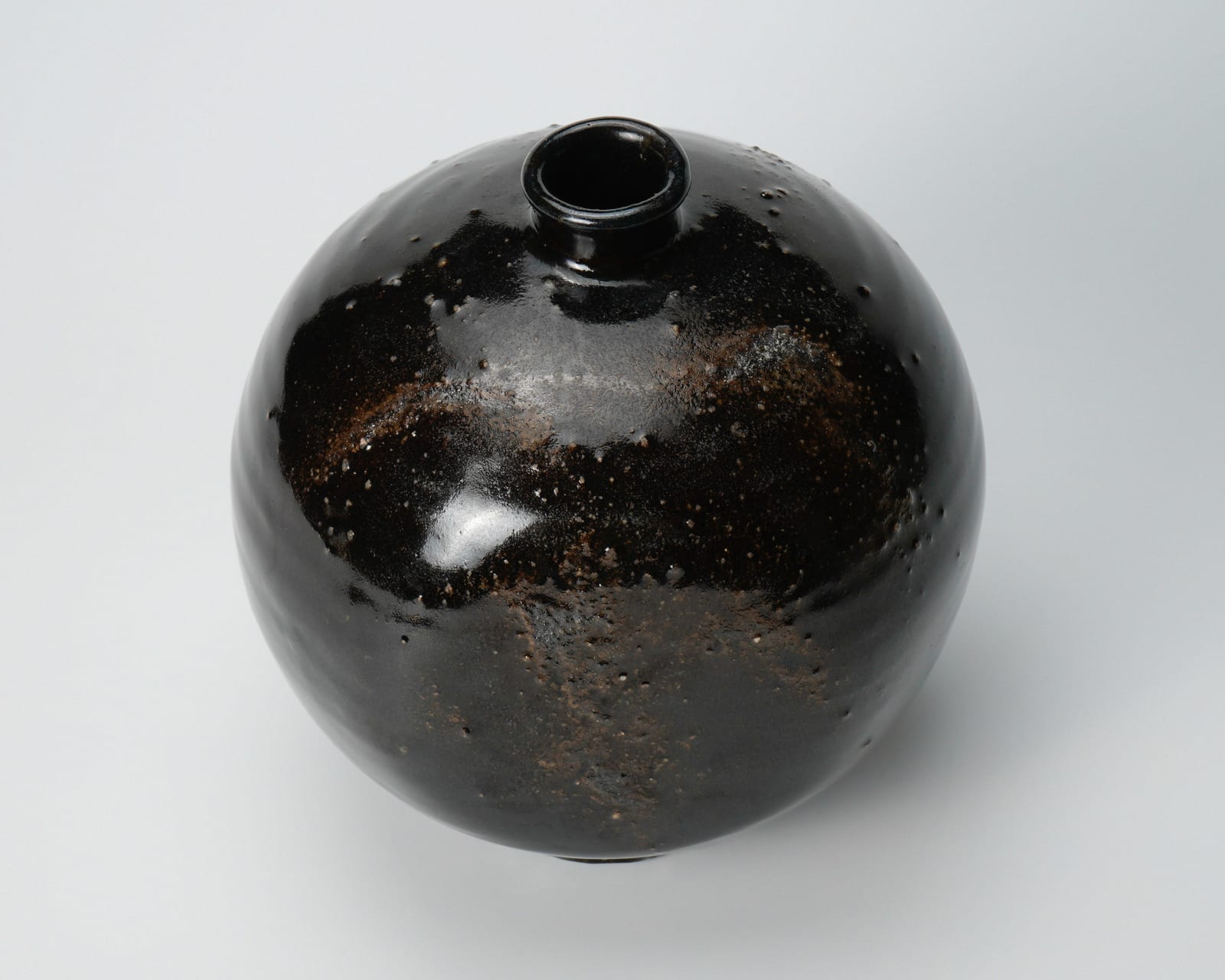 KOBAYASHI Togo 小林東五, Flat jar with black glaze
