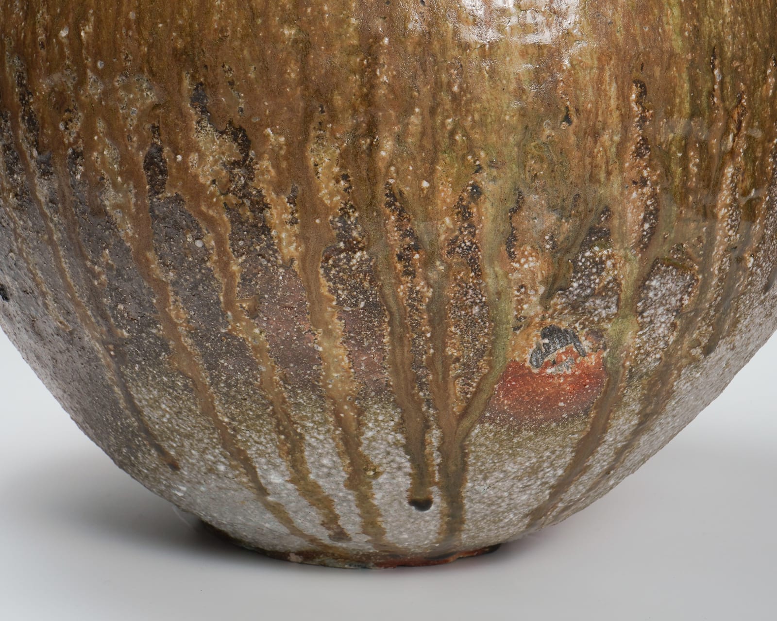 Kohara Yasuhiro 小原康裕, Large Shigaraki Jar, 2025