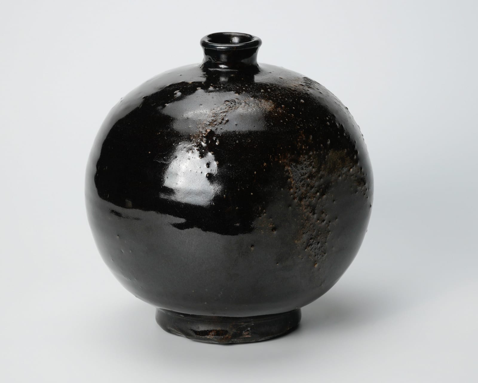 KOBAYASHI Togo 小林東五, Flat jar with black glaze