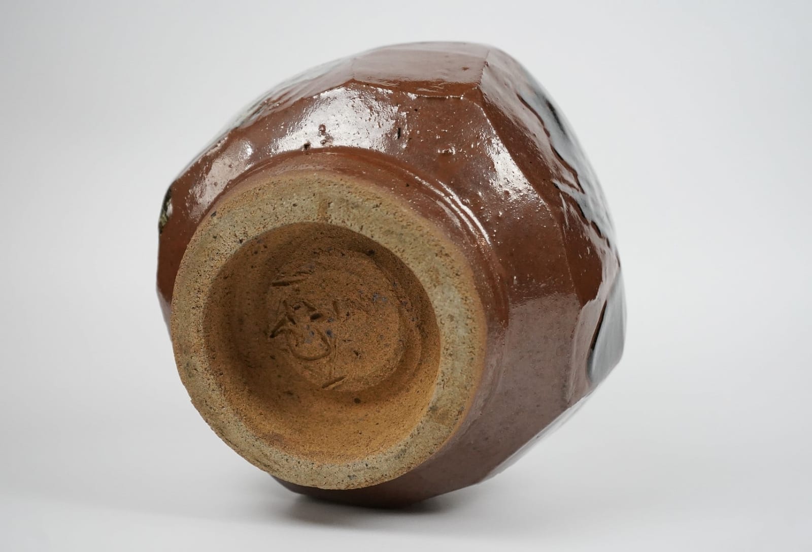 Murata Gen 村田 元, Jar, White and Black Over Persimmon Glaze 柿釉白黒文方壺