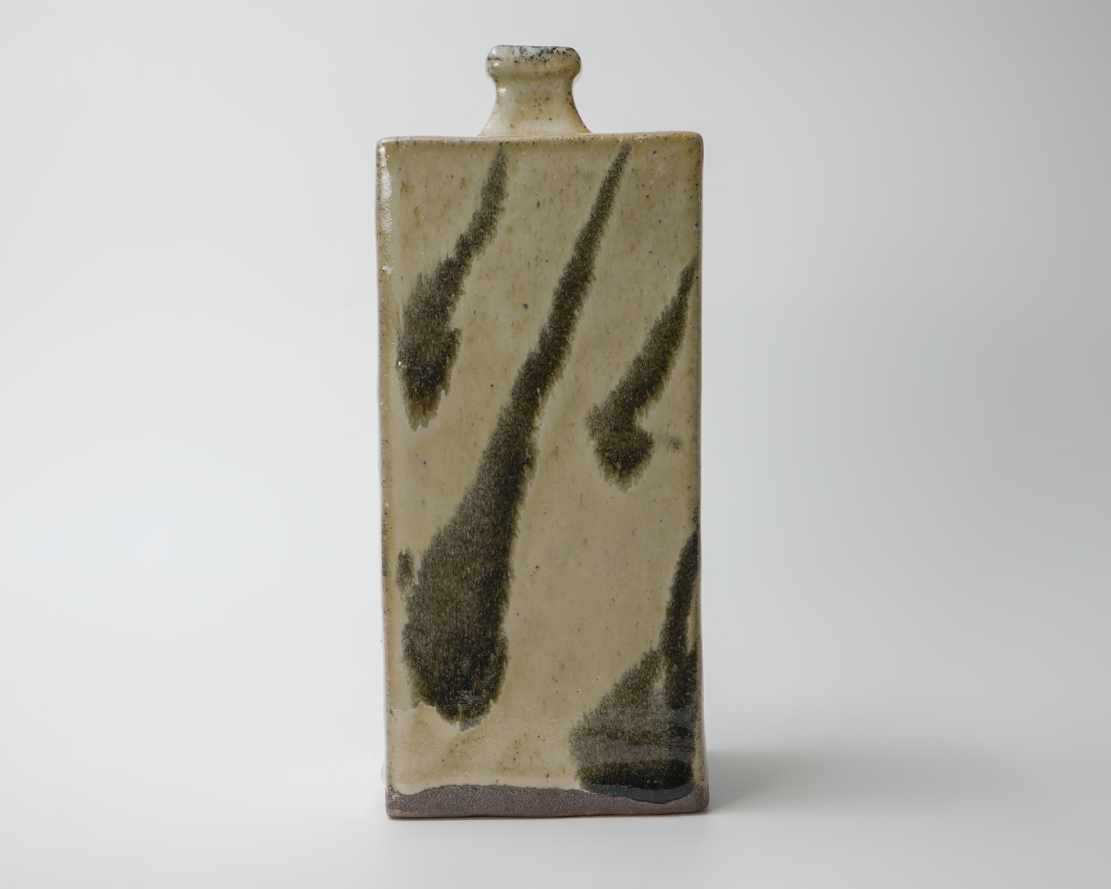 Hamada Shoji 濱田庄司, Square bottle with poured iron oxide glaze decoration