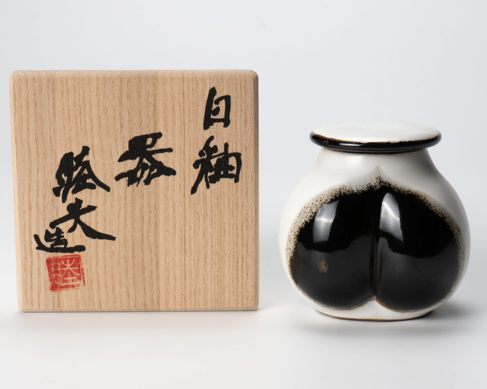 Yanagihara Mutsuo 柳原睦夫, "Eggplant" tea caddy with white glaze 白釉蓋器, 2010-2013