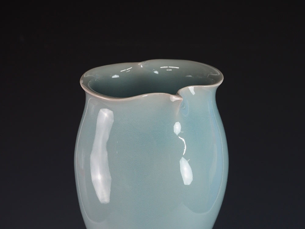 Kawase Shinobu 川瀬 忍, Celadon Tall Flower Vase 青磁花入, 2015 