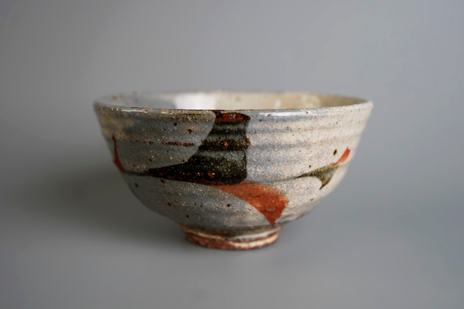 Asano Akira 浅野 陽, Teabowl with Red Painting 赤絵茶碗