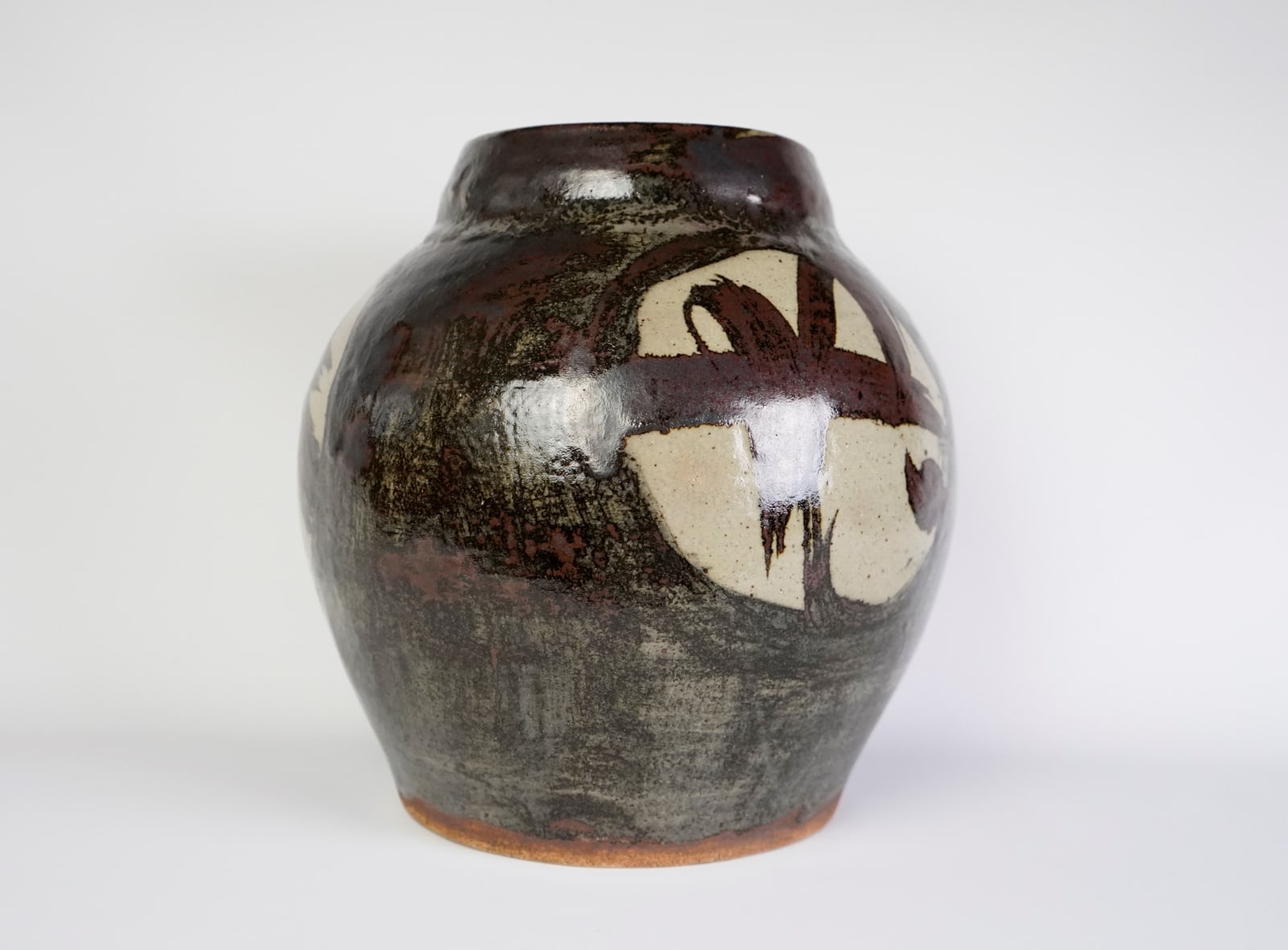 Murata Gen 村田 元, Iron Glazed Jar with Round Design 鉄砂丸文壺, 1970’s
