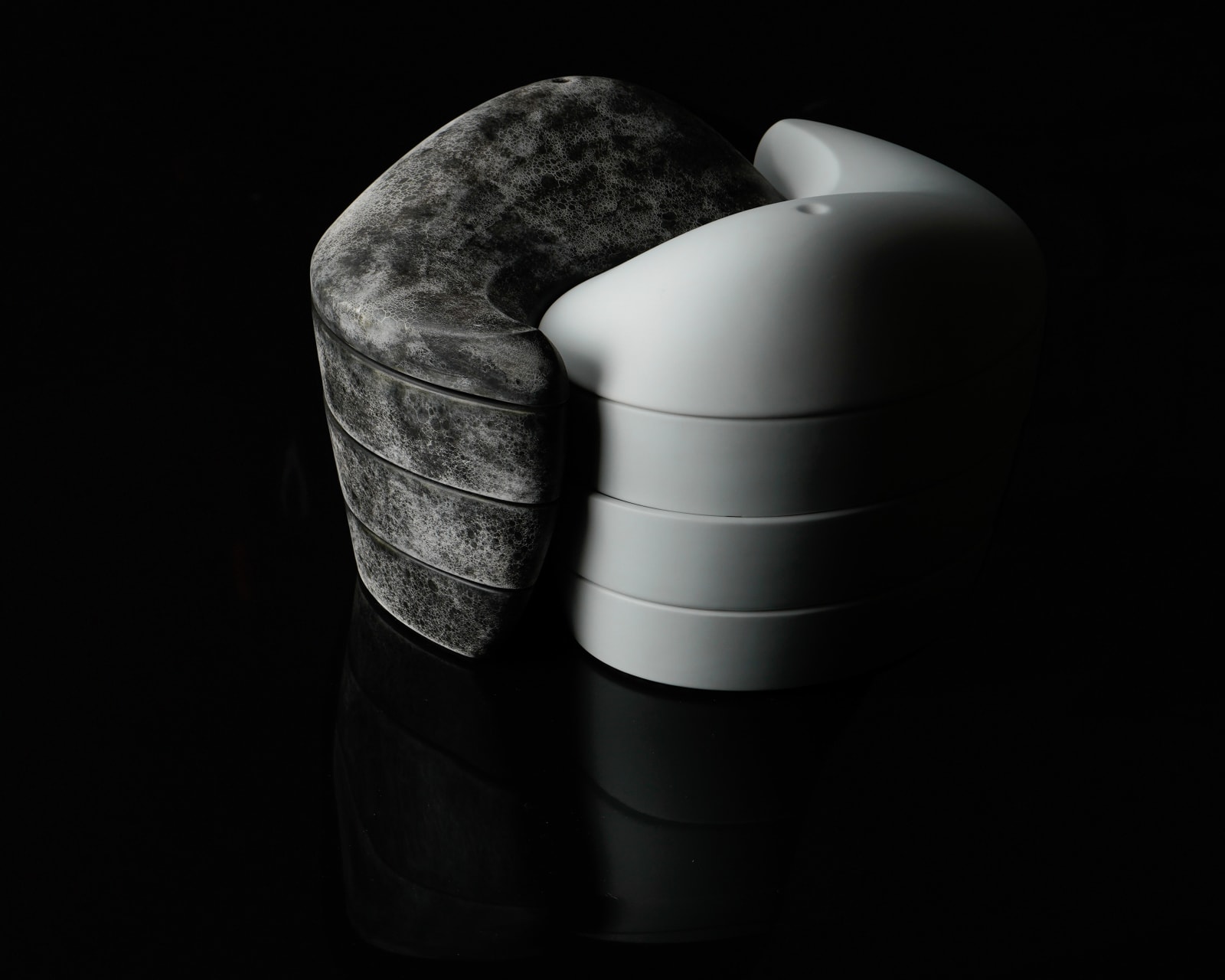 Terauchi Shinji 寺内信二, Moon-scape box (White) Yin and yang, 白磁ブラスト令和神饌重, 2024