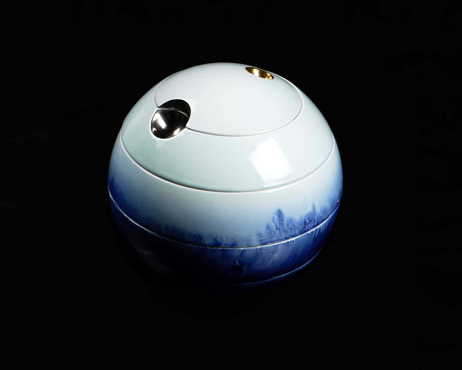 Terauchi Shinji 寺内信二, Four-tiered spherical box, Landscape at Moonlit night 月夜山水 珠型四段重, 2024