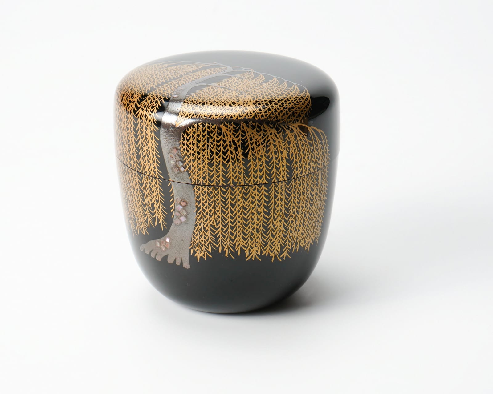 Takahashi Asaya 高橋朝也, Wajima lacquer natsume with willow tree design (tea caddy)