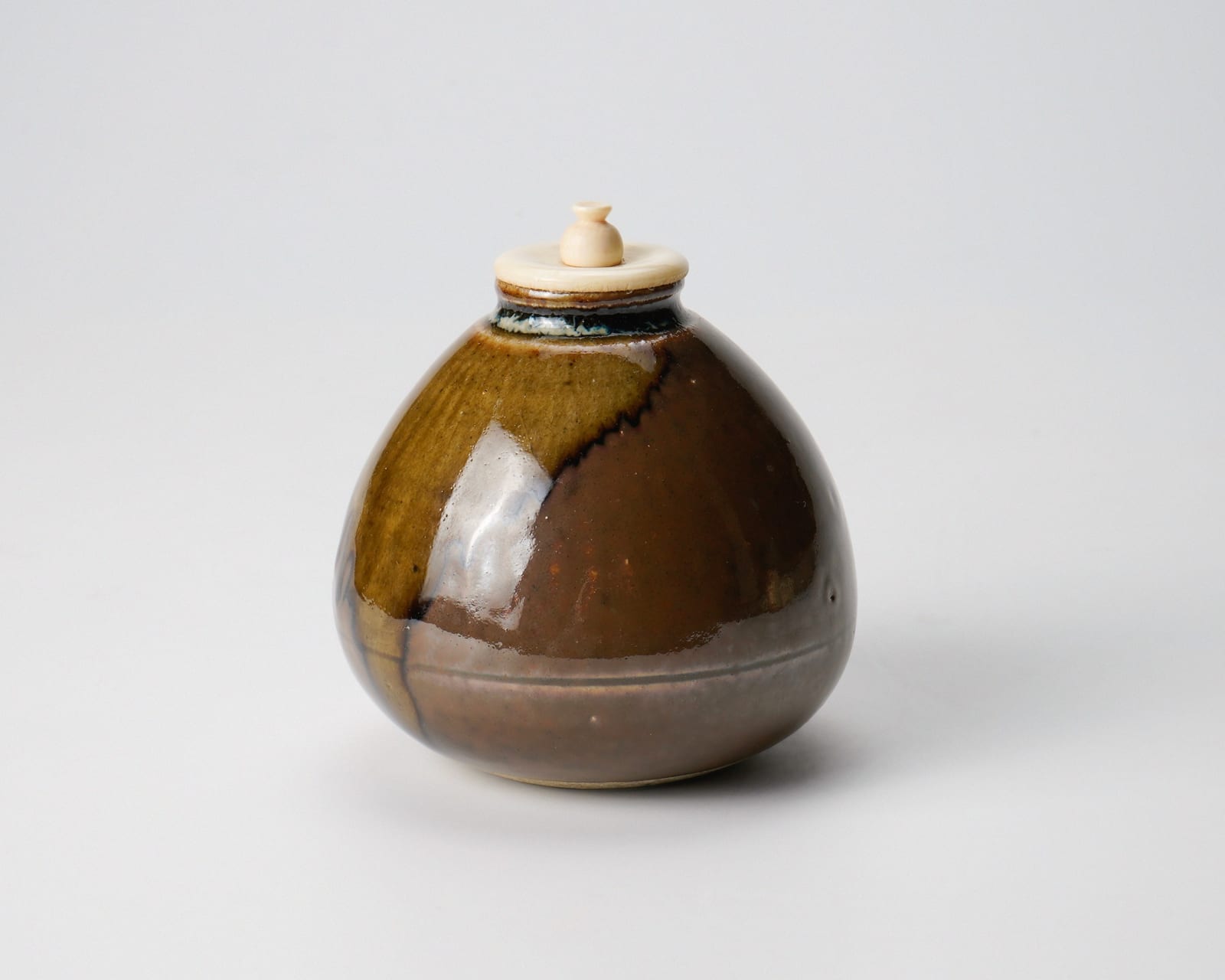 Kagero-en tea caddy, zezeware