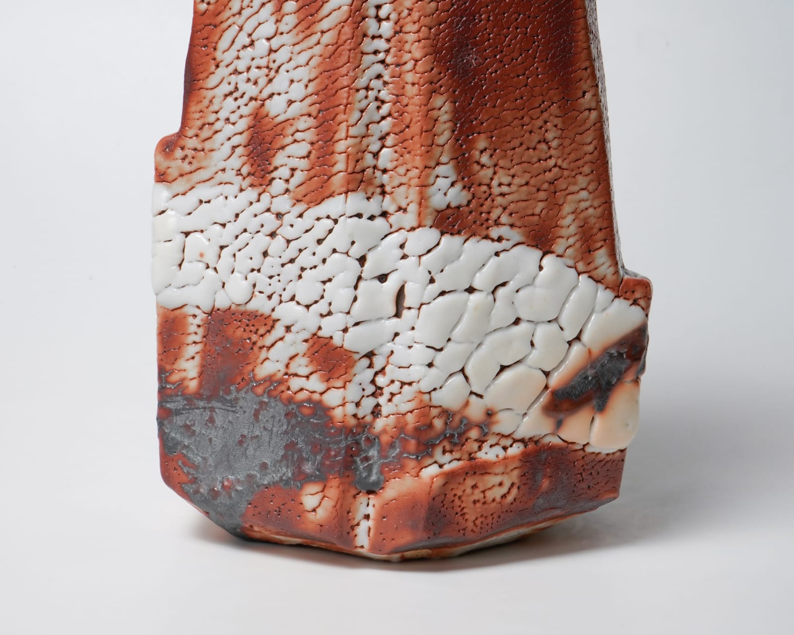 Hayashi Shotaro 林正太郎, Red Shino faceted flower vase