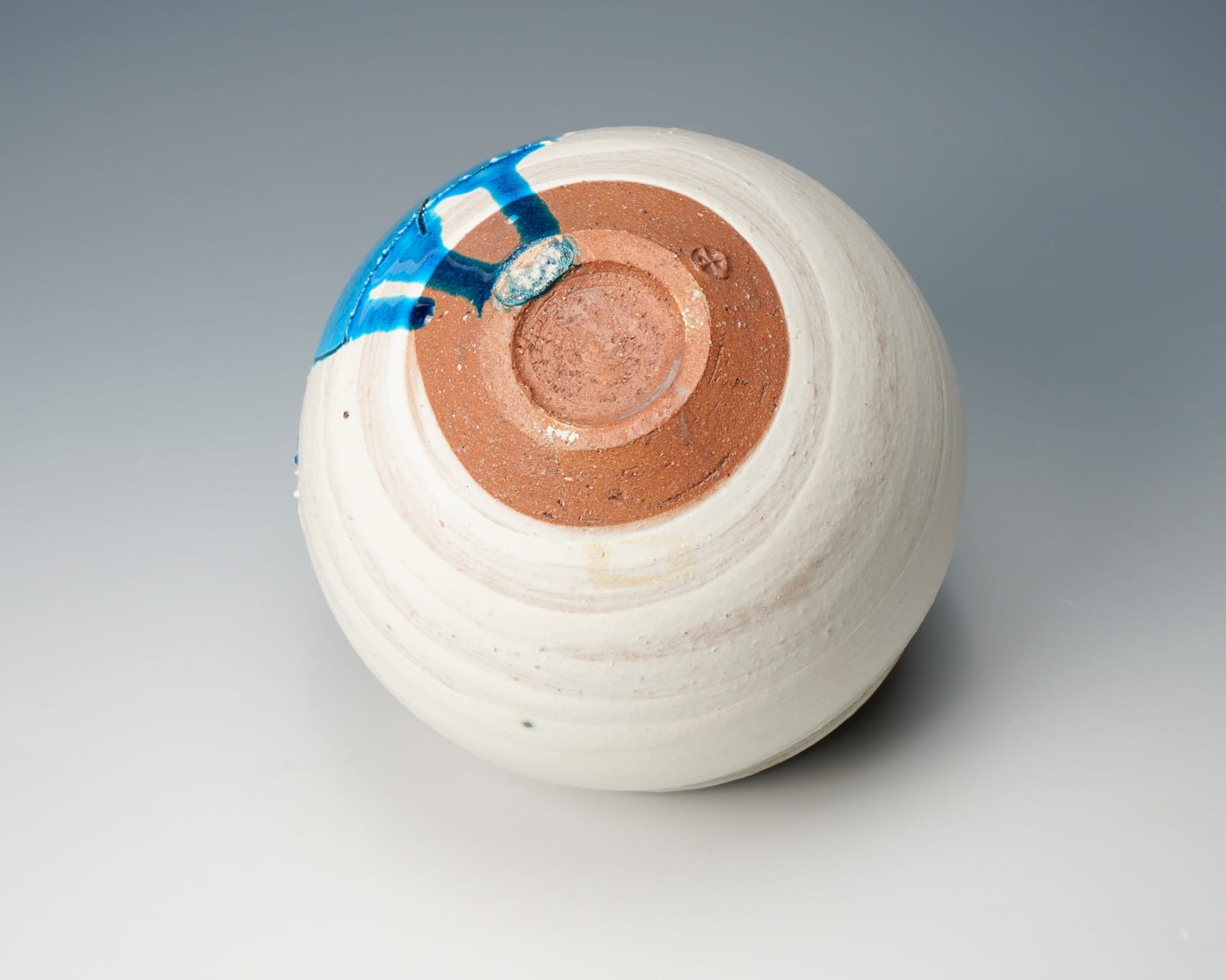 Suzuki Osamu 鈴木治, Flower Vase with Blue Glaze 青のある花入