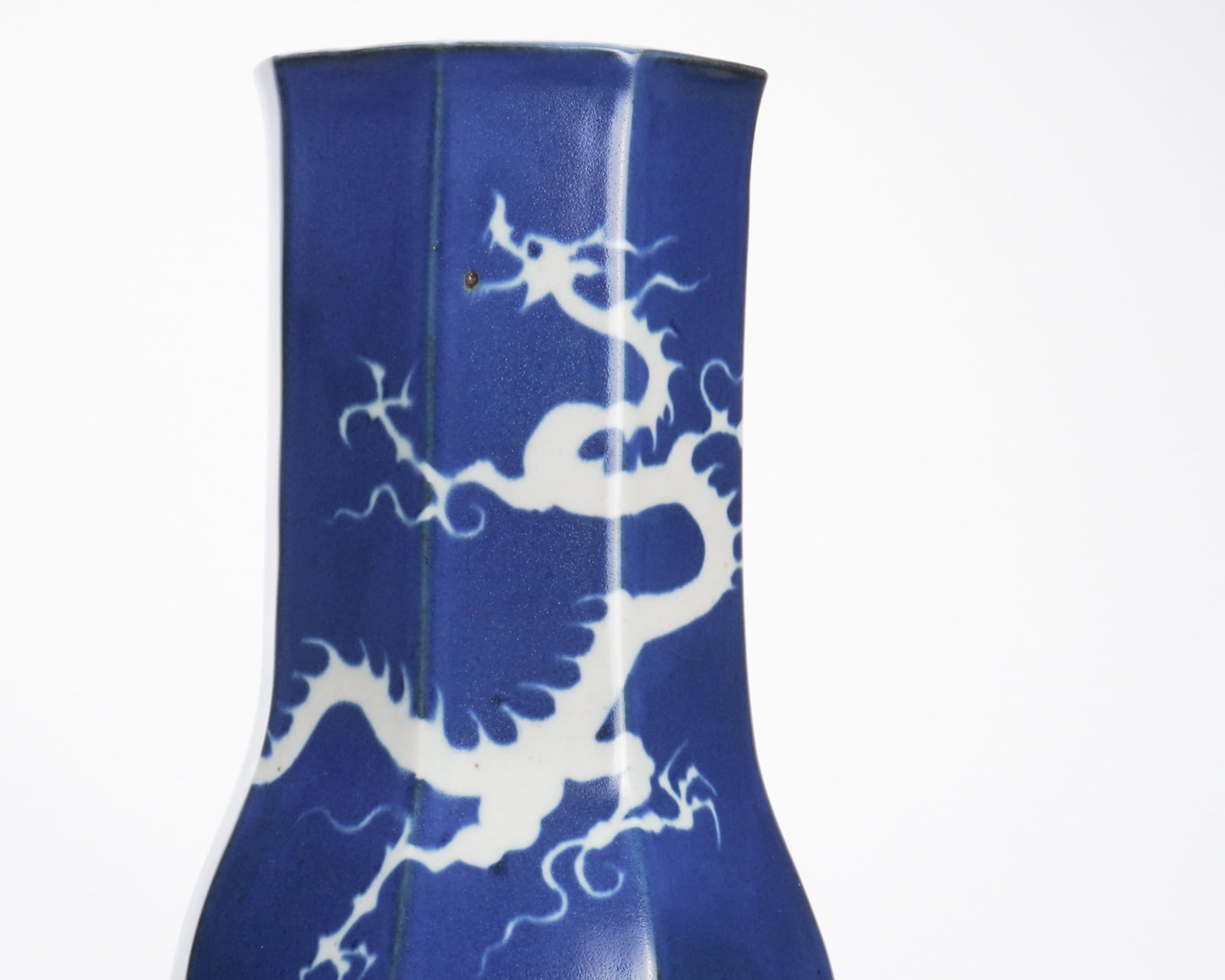 Kawamoto Goro 河本五郎, Vase with dragon motif against cobalt-blue ground