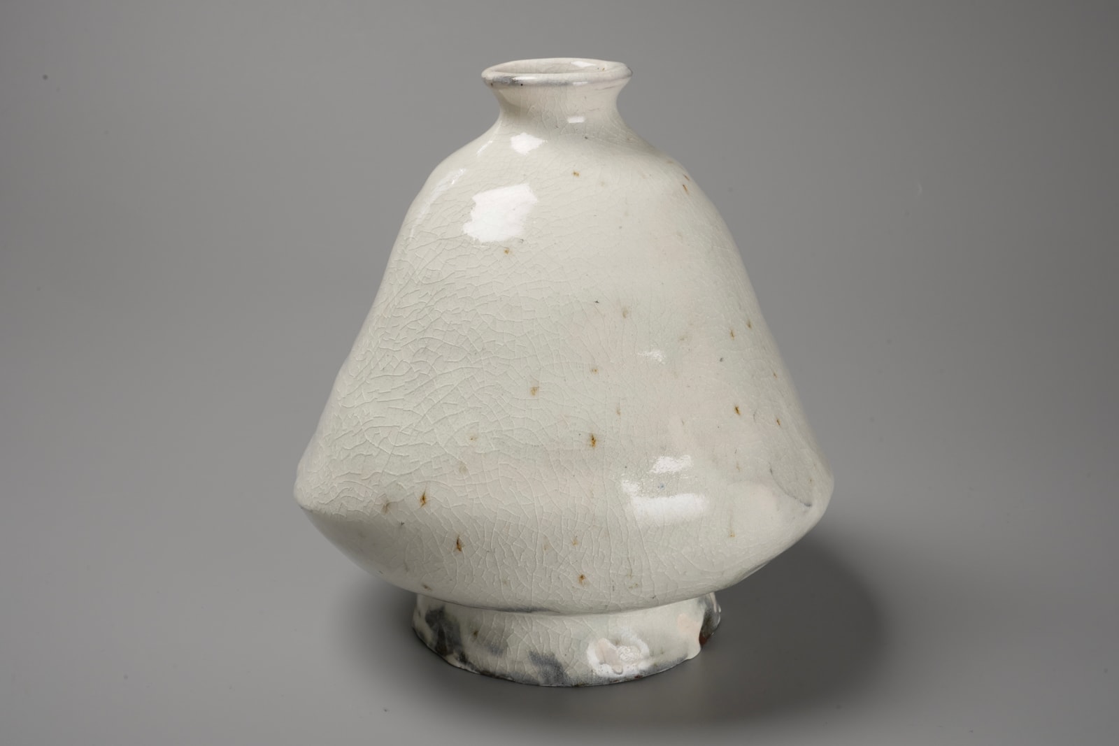 Kondo Seiko 近藤 精宏, Kohiki Jar with Transparent Glaze 粉引扁壺
