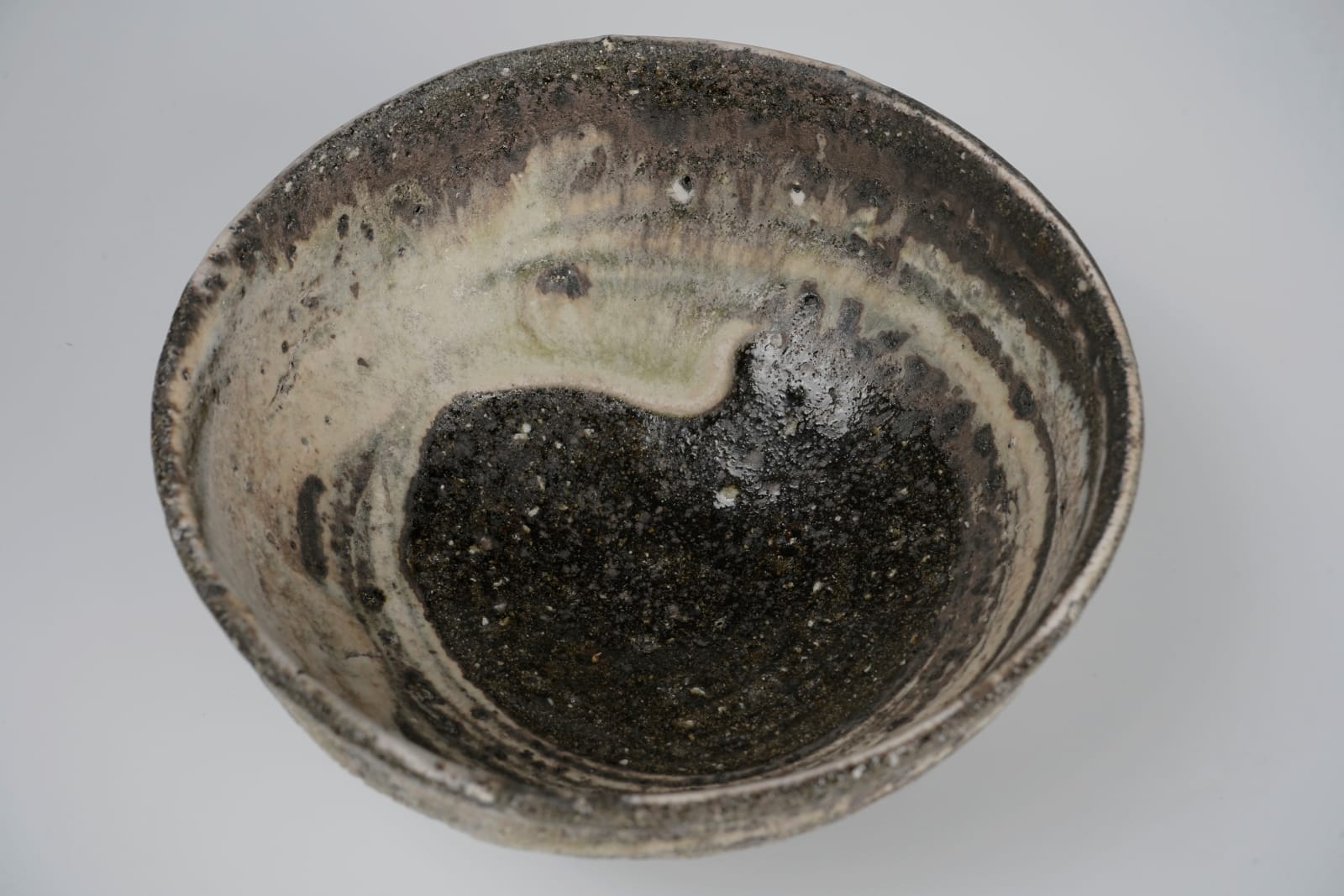Tsujimura Yui 辻村唯, Teabowl with brushed markings 刷毛目茶盌