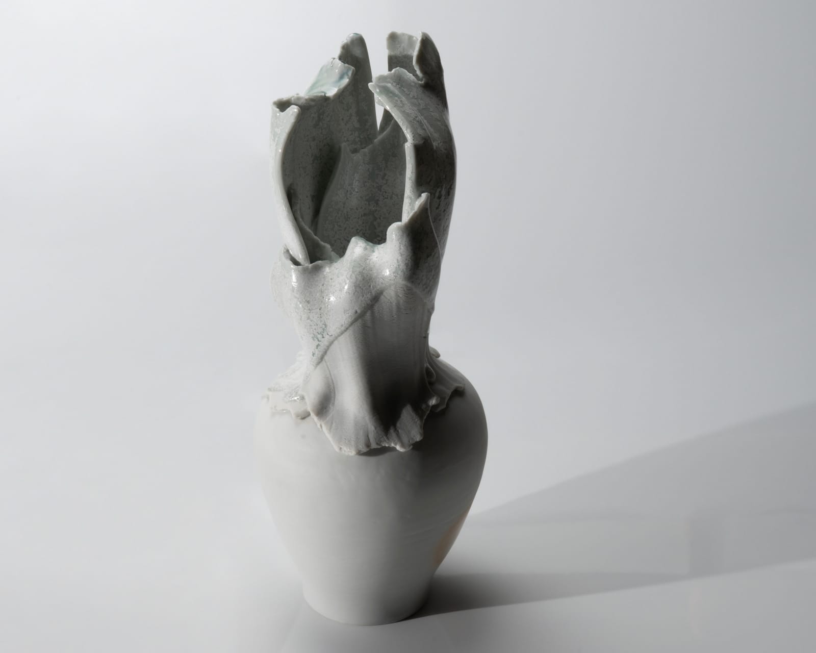 Kato Mami 加藤真美, No.8 Frost glazed flower vase" Kishibe", white, 2023