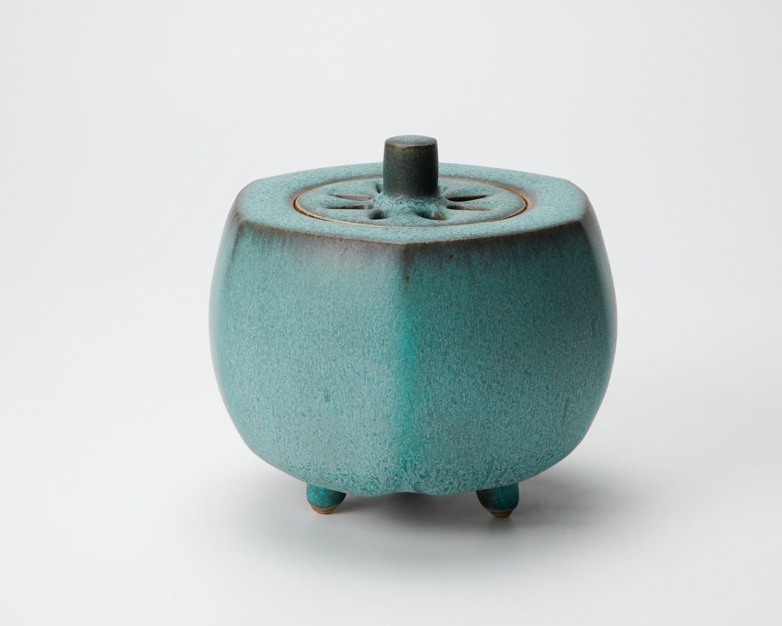 Miyashita Zenji 宮下善爾, Incense burner with green crystal glaze 緑晶釉六方香炉