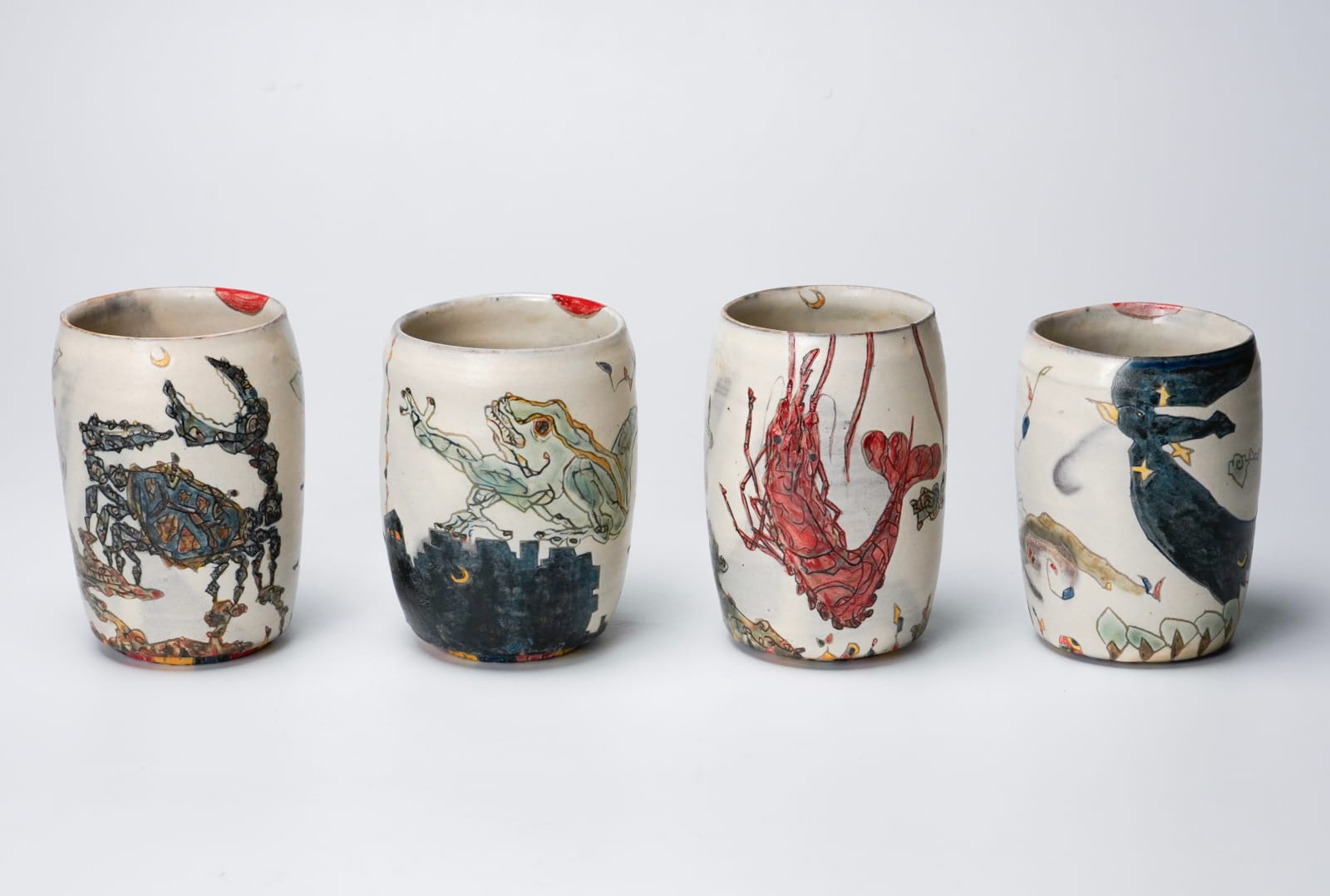 KOMAGO Tetsutarou 小孫哲太郎, No.31 Polychrome Yunomi with Carved Crab Designs 線彫蟹紋湯呑, 2023