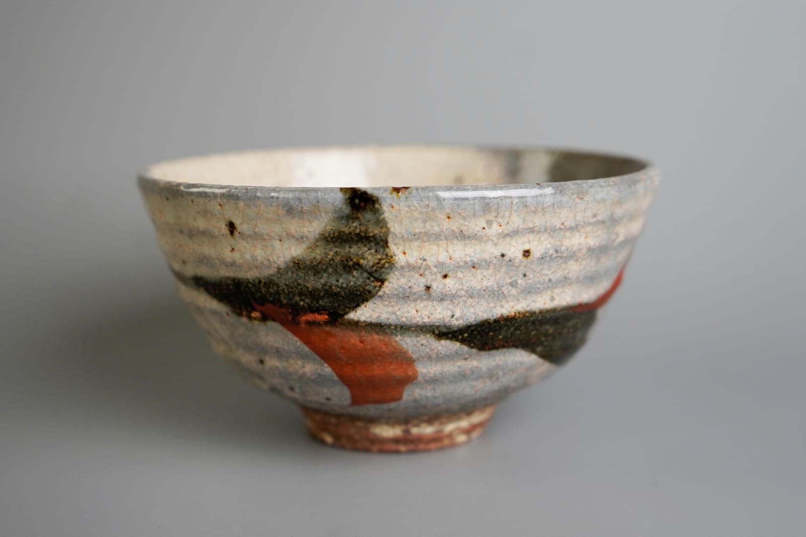 Asano Akira 浅野 陽, Teabowl with Red Painting 赤絵茶碗