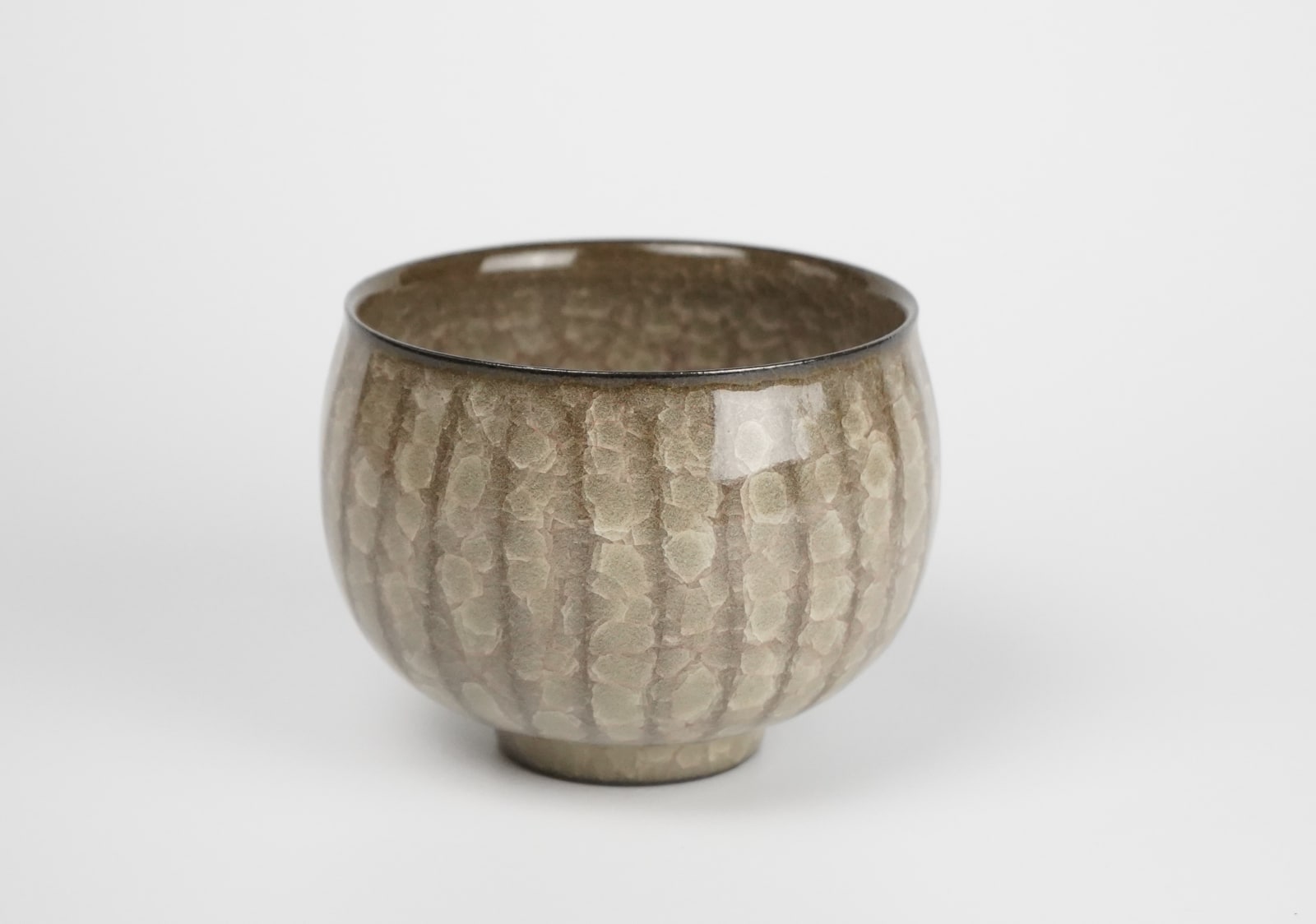 Minegishi Seiko 峯岸勢晃, Beige Colored Teabowl in Cracked Celadon