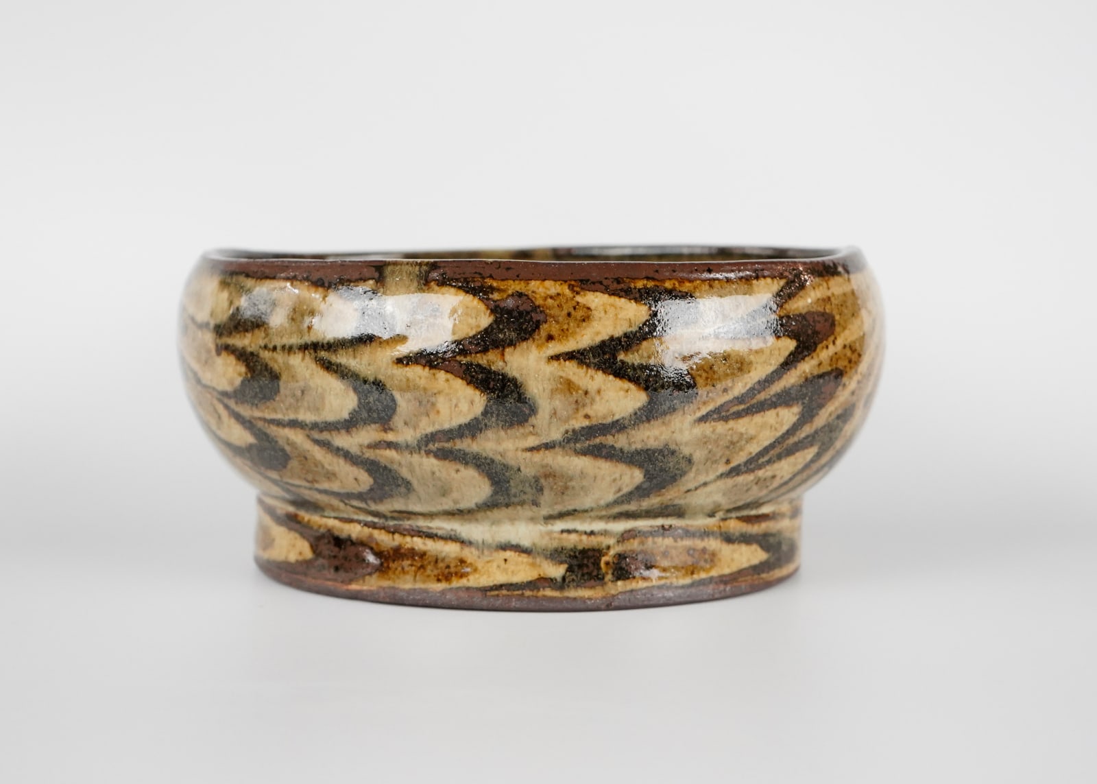 Ueda Tsuneji 上田恒次, Neriage bowl 俵鉢 練上鶉手