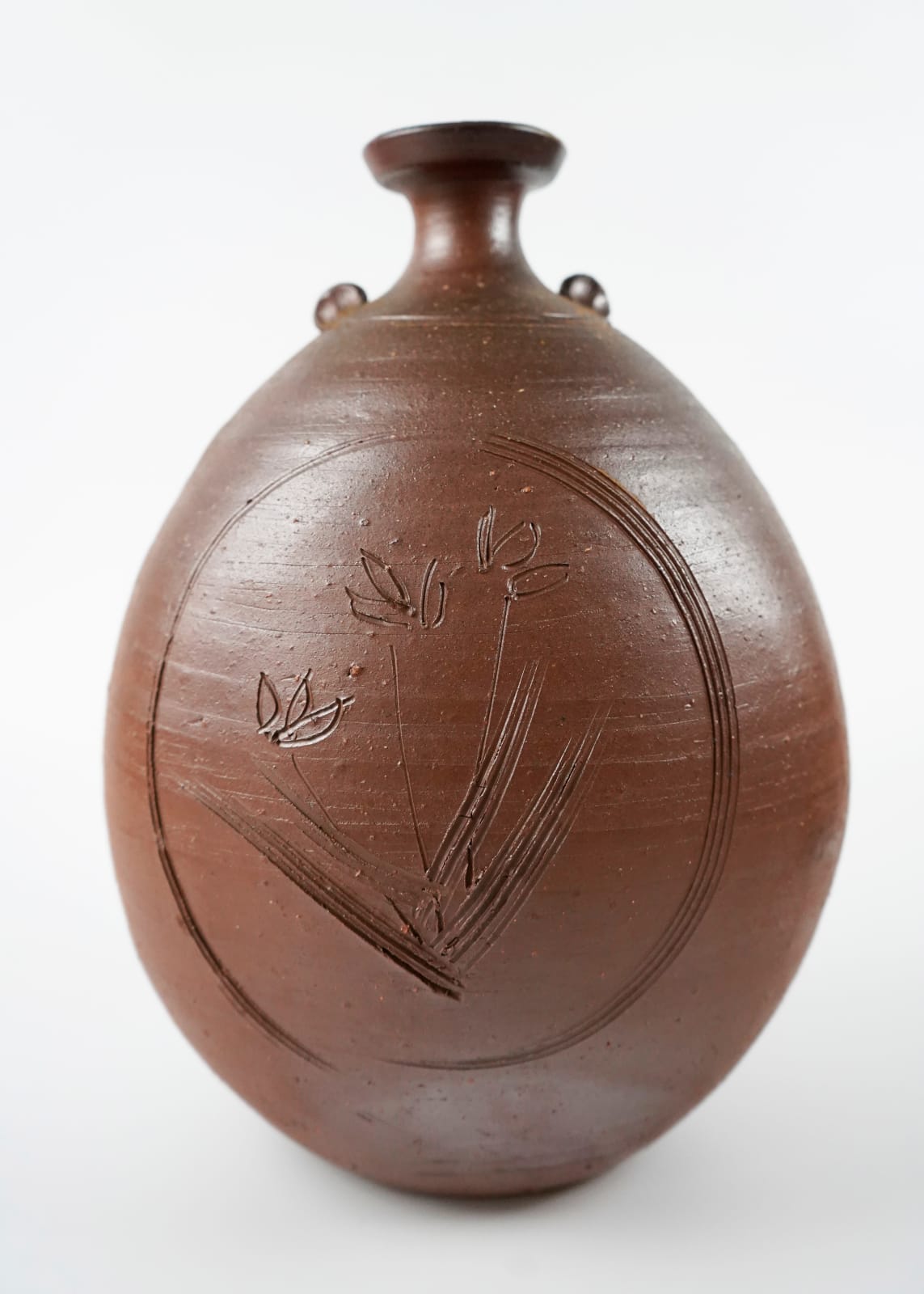 Fujiwara Yu 藤原雄, Bizen Tokkuri Shaped Bottle With Grass Incision 備前擂座線文扁徳利