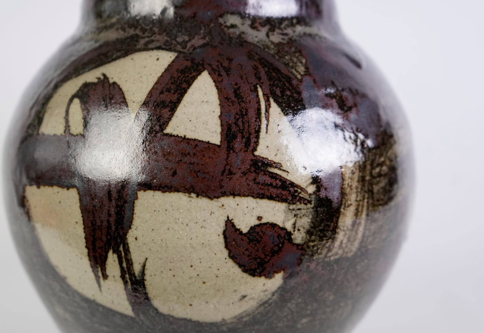 Murata Gen 村田 元, Iron Glazed Jar with Round Design 鉄砂丸文壺, 1970’s