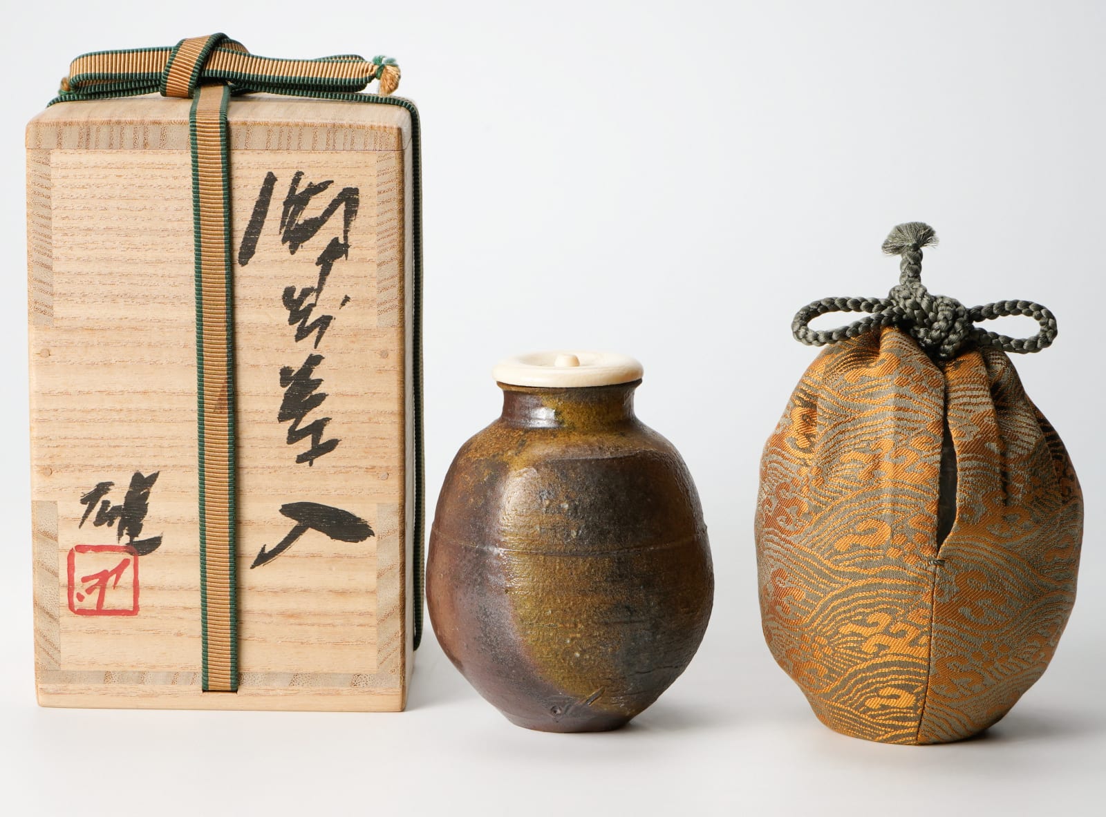 Fujiwara Yu 藤原雄, Bizen tea caddy