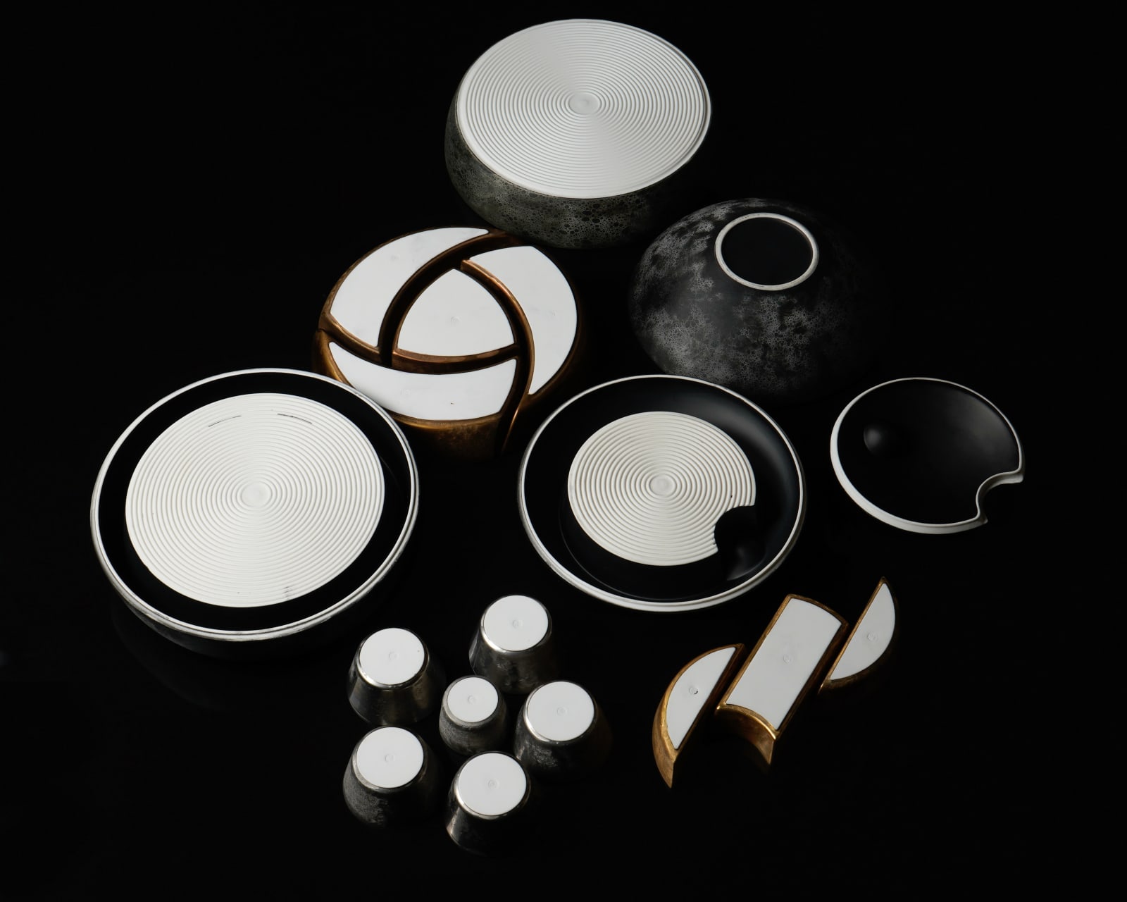 Terauchi Shinji 寺内信二, Four-tiered moon shaped box, Moon-scape 松竹梅 珠型四段重, 2024