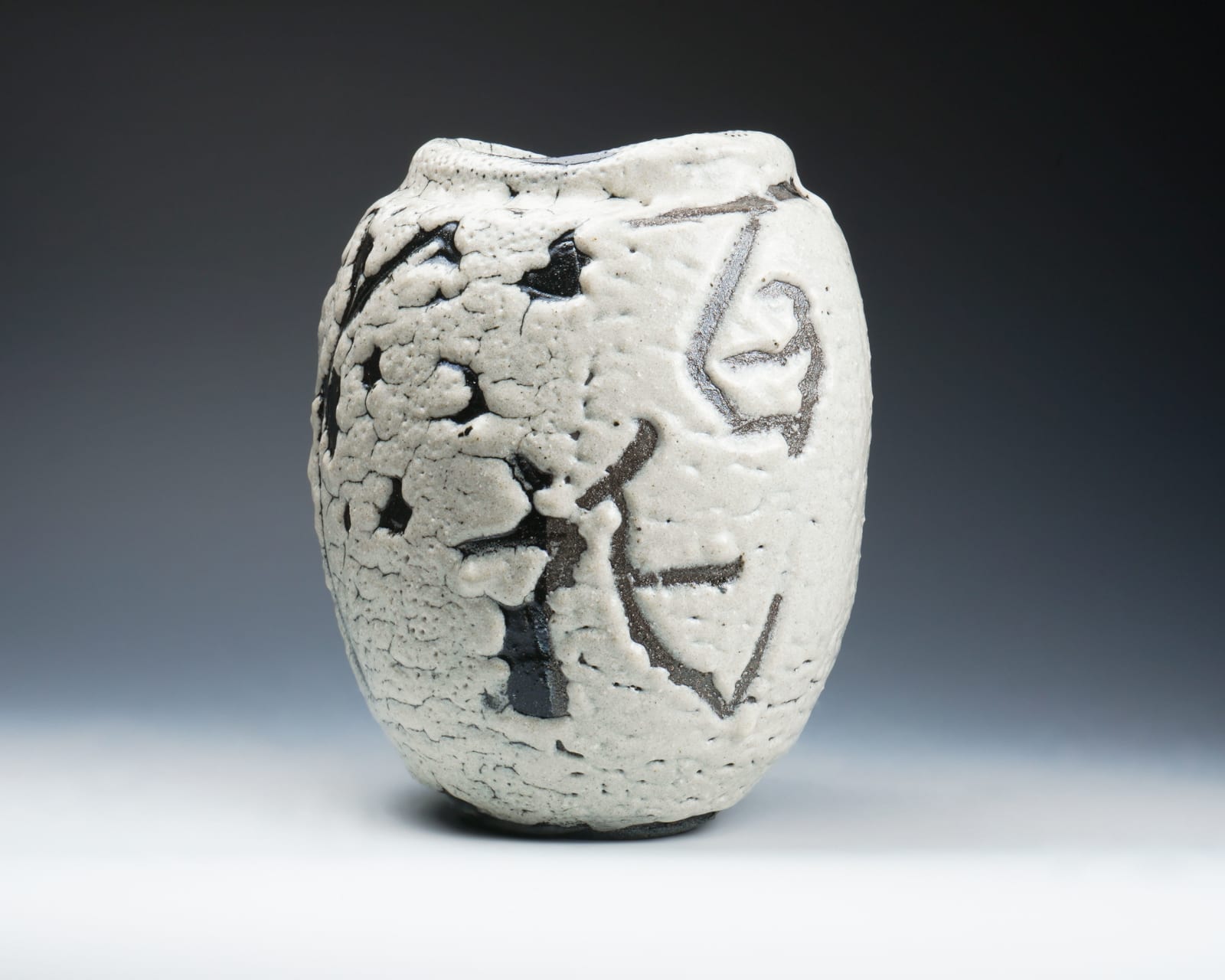 Shimizu Uichi 清水 卯一, Flat Jar With White Glaze 蓬莱掛分扁壷