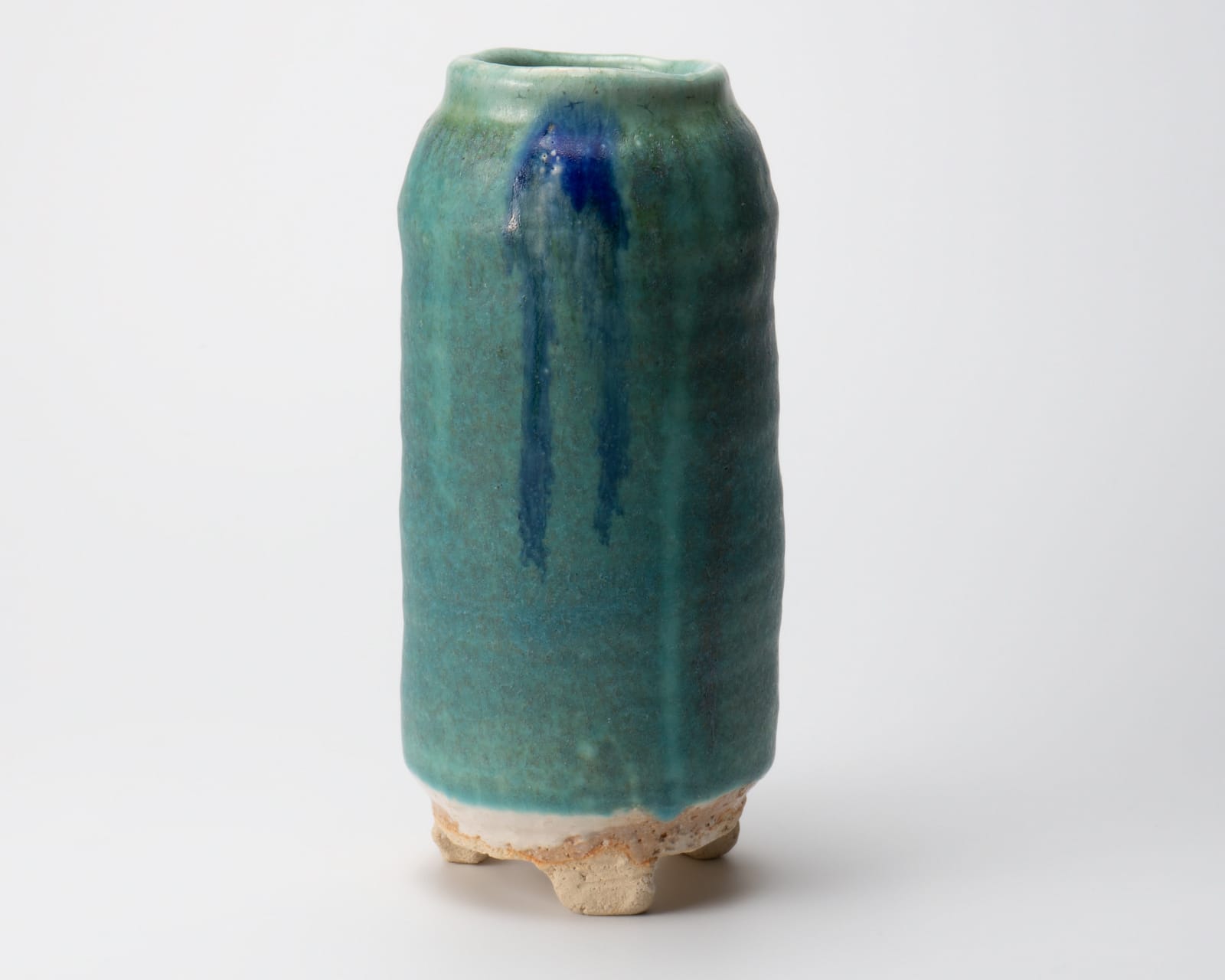 Kaneshige Iwao 金重巌, Karatsu flower vase with blue glaze , 2022