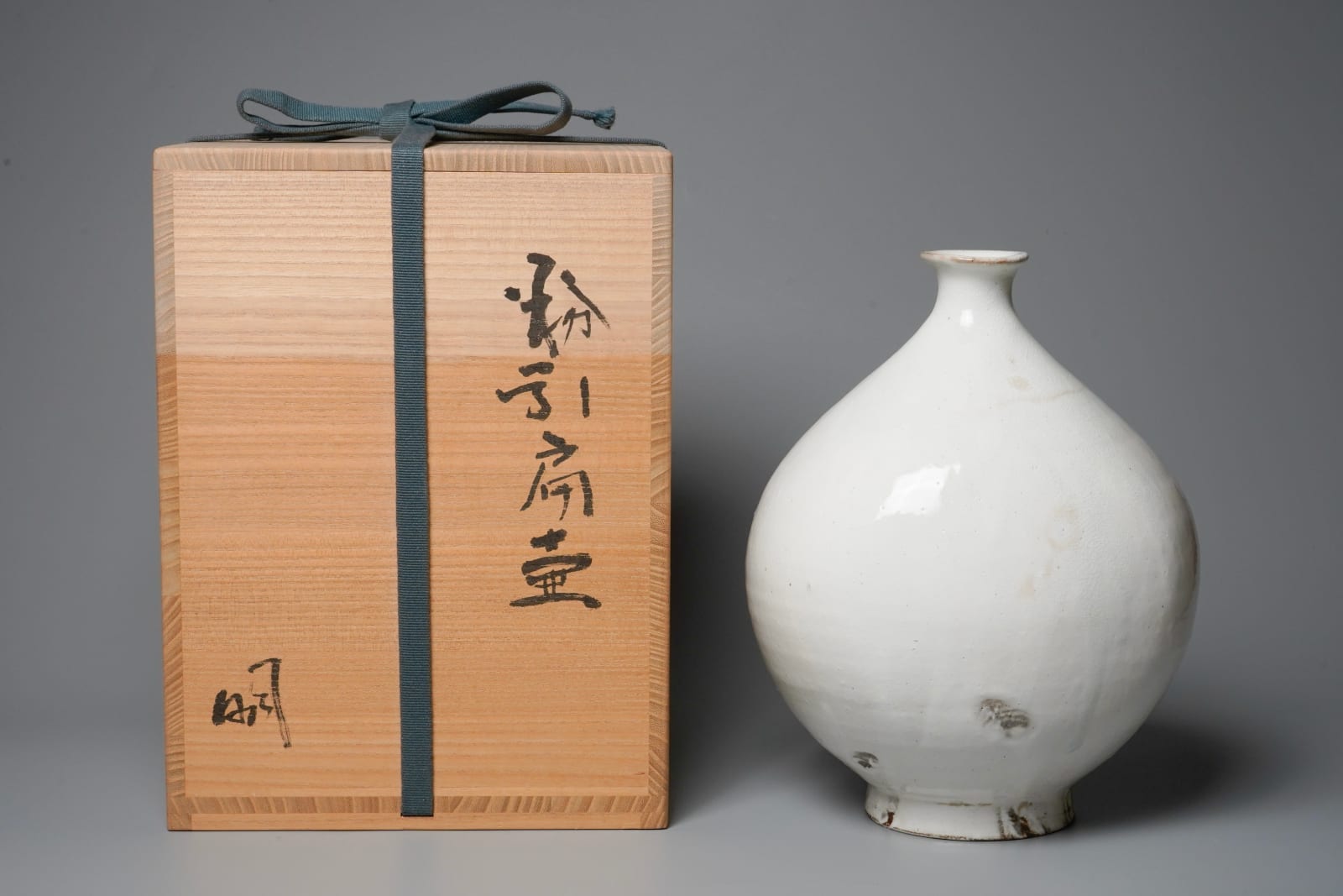Nakamura Akihisa 中村明久, Kohiki flat jar, 粉引篇壺