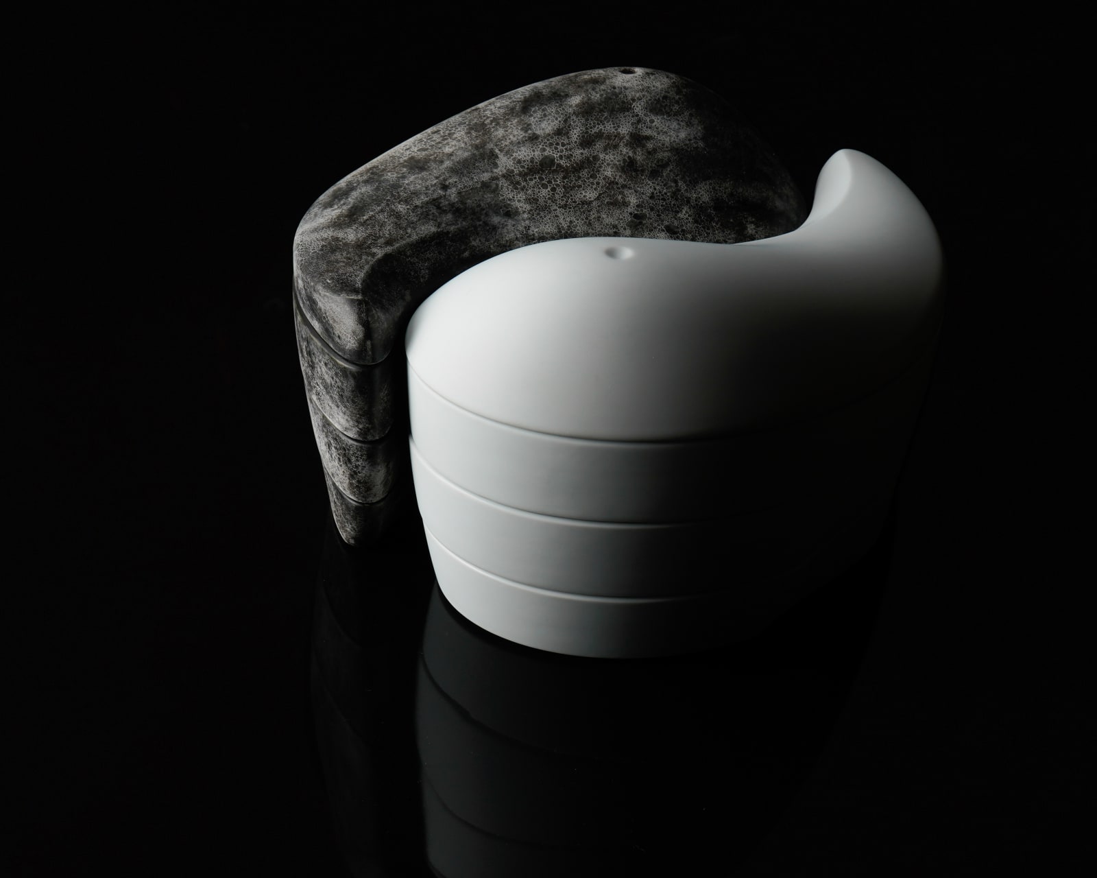 Terauchi Shinji 寺内信二, Moon-scape box (White) Yin and yang, 白磁ブラスト令和神饌重, 2024