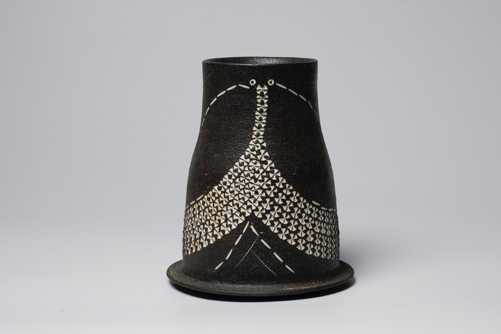 Kondo Yutaka 近藤豊, Flower Vase with Slip Stencil