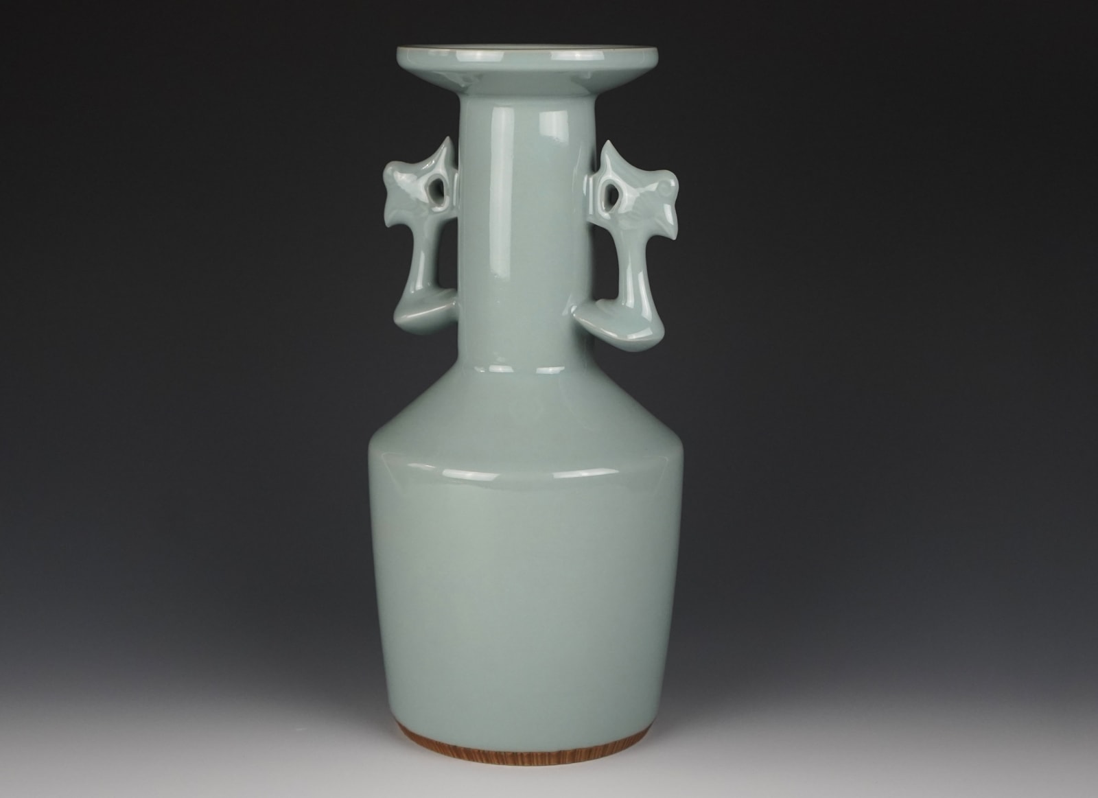 SUWA Sozan Ⅲ 三代 諏訪 蘇山, Celadon Flower Jar with Ears in Phoenix bird Design 青瓷鳳凰耳付花入