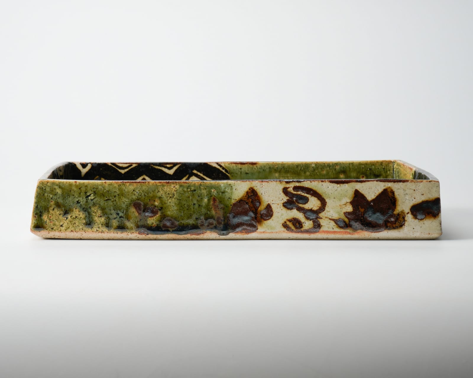 Tsuboshima Dohei 坪島 圡平, Oribe-glazed rectangle dish