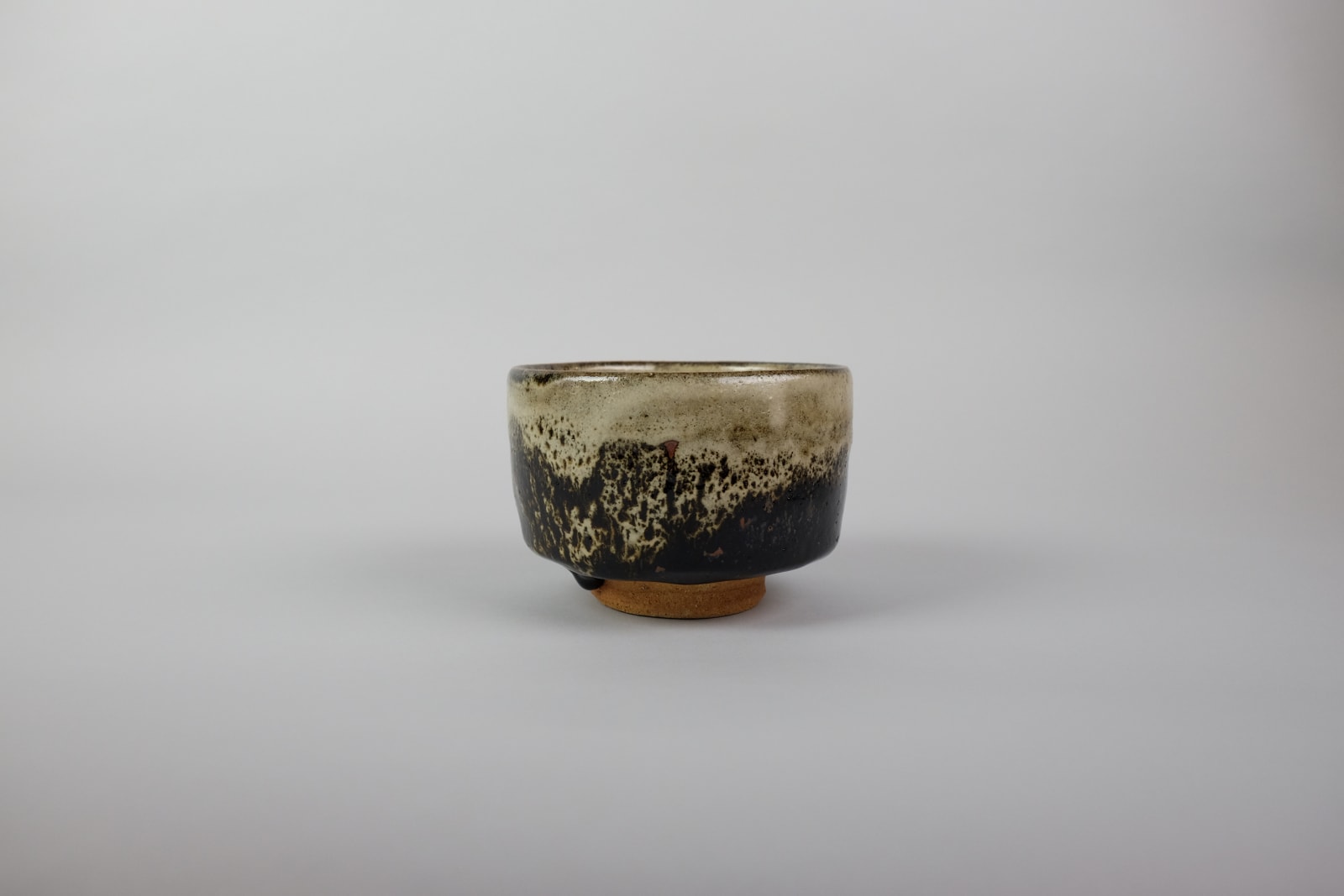 Murata Gen 村田 元, Teabowl with Rice Husk and Black Glazes 茶碗 白黒釉, 1960s