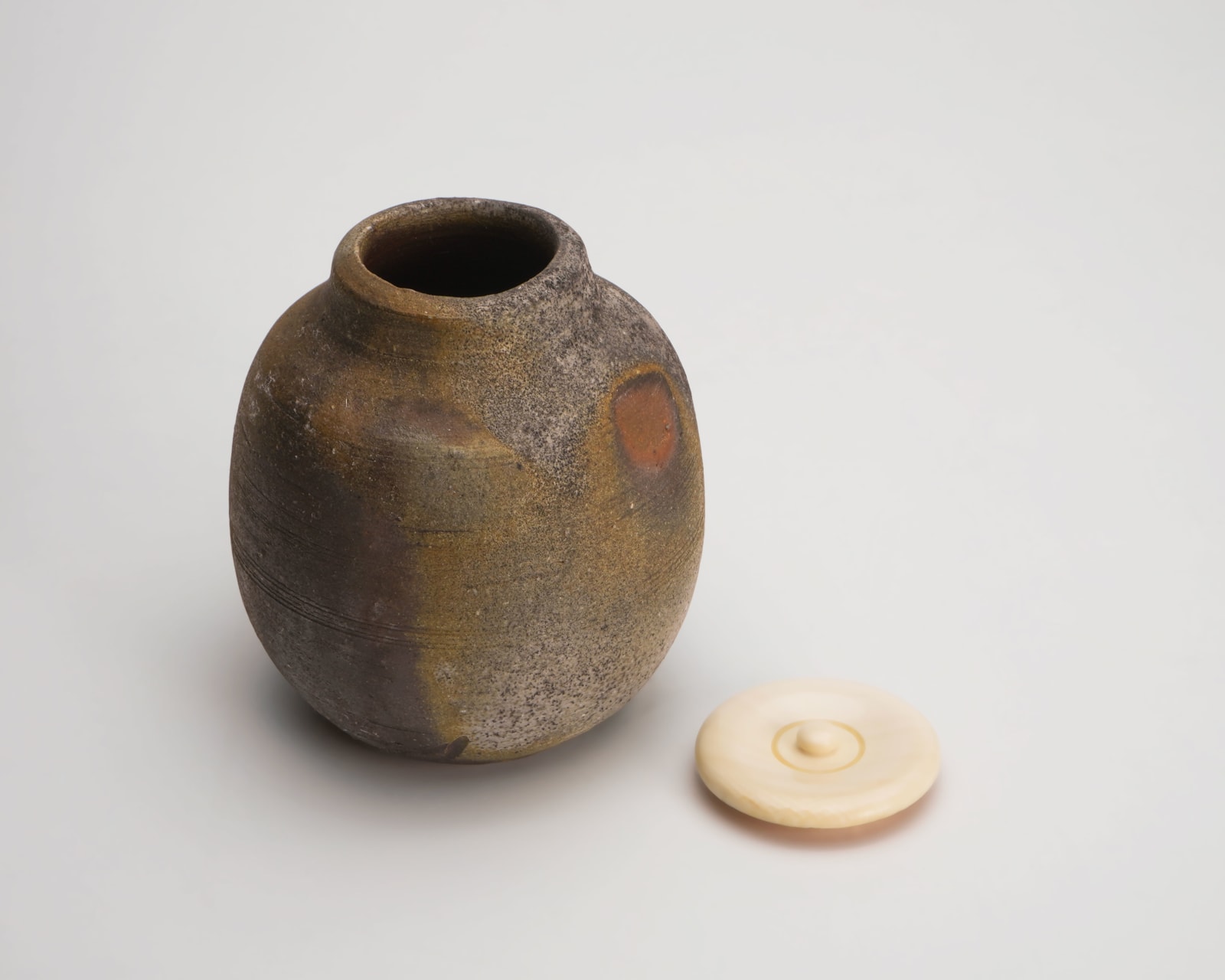 Fujiwara Yu 藤原雄, Bizen tea caddy