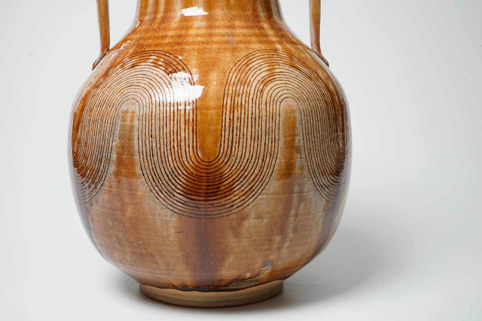 Yasuhara Kimei 安原喜明, Flower Vase 花生 線彫文