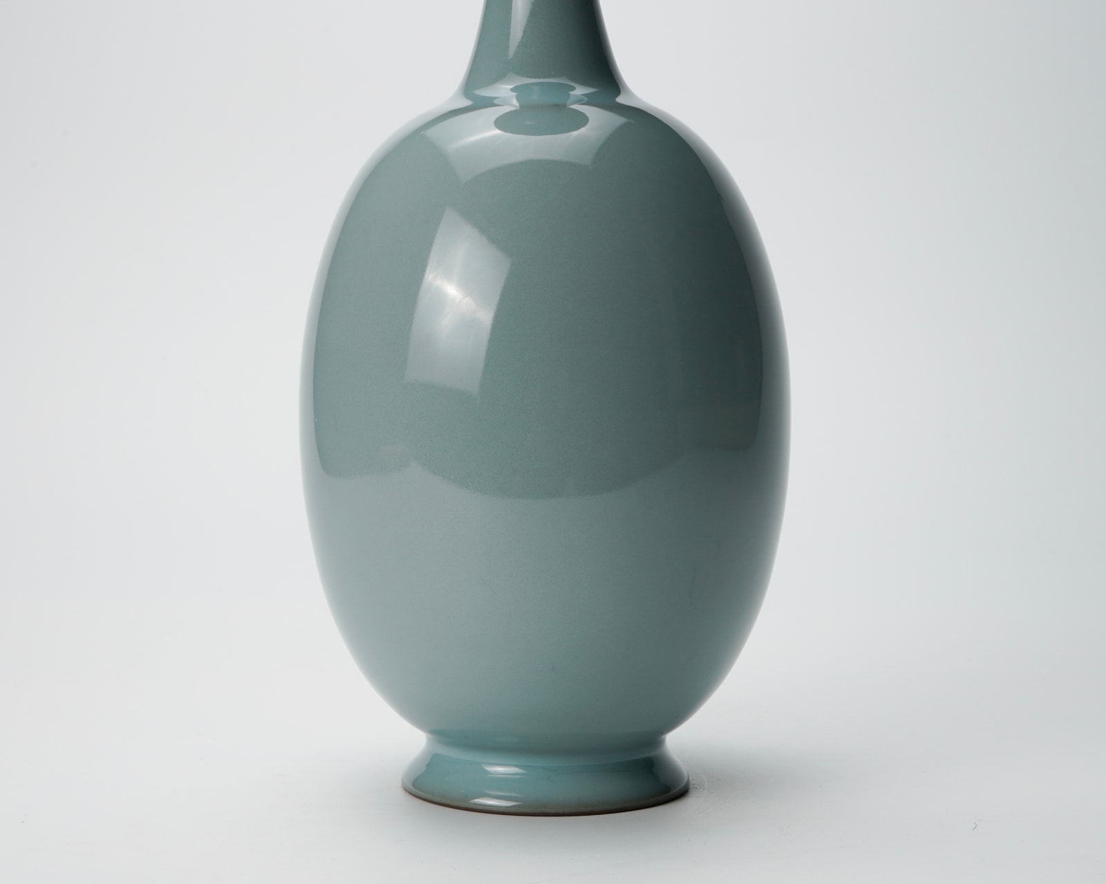 Kawase Shinobu 川瀬 忍, Celadon flower vase