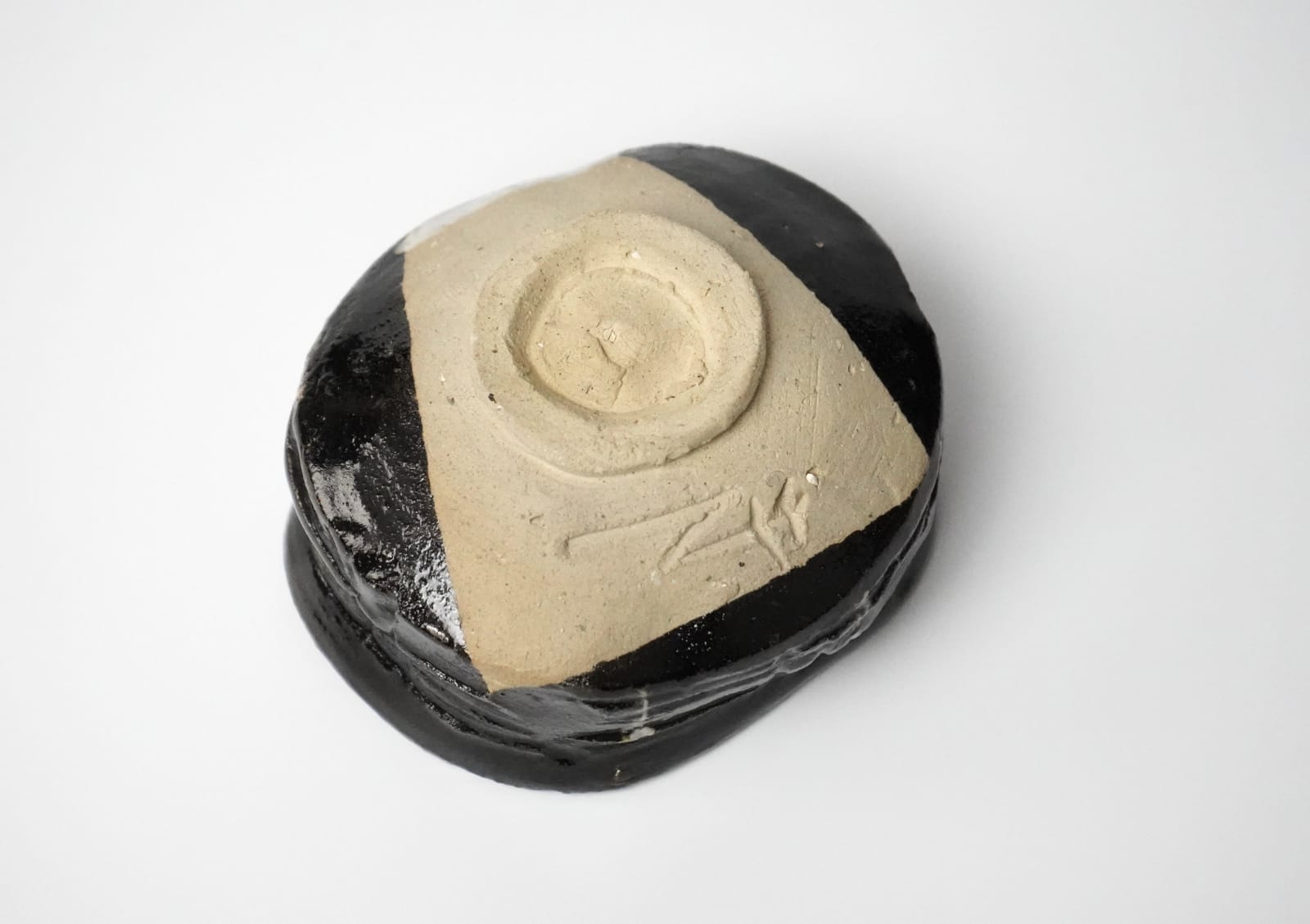 Takiguchi Kiheiji 瀧口喜兵爾, Teabowl with Black Oribe Glaze 織部黒茶碗