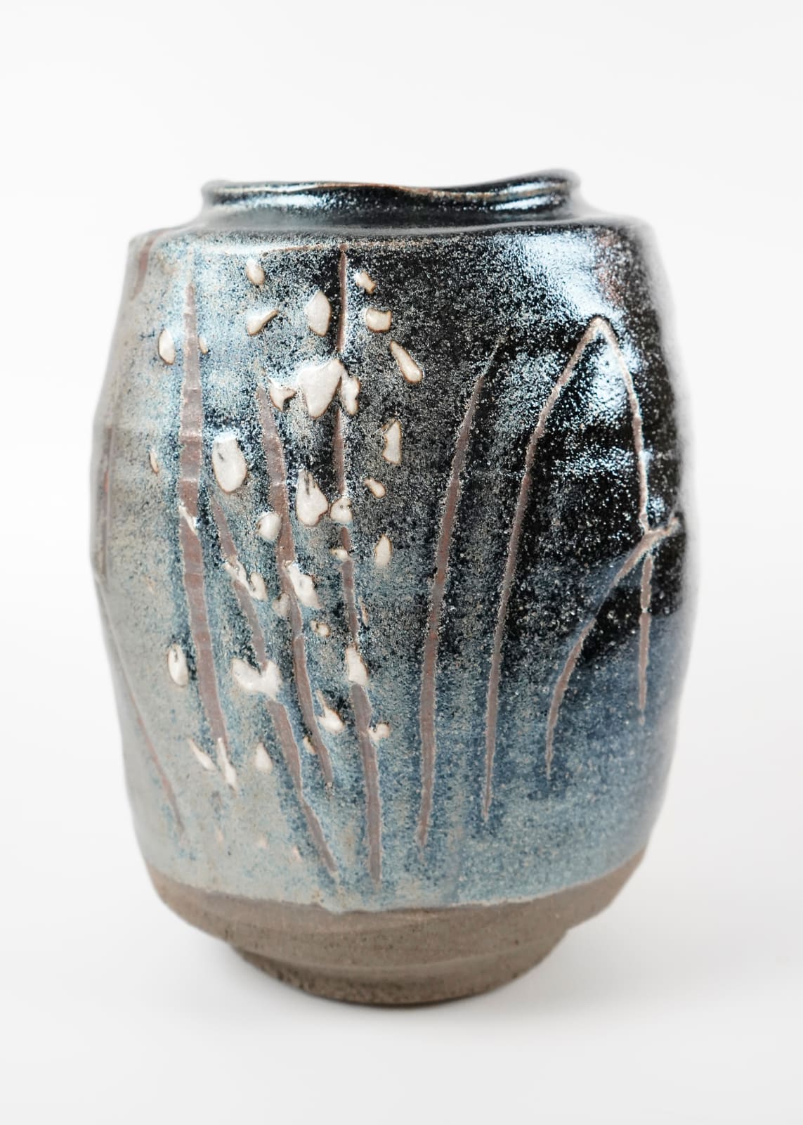 Shimizu Uichi 清水 卯一, Jar with Finger-Scraped Pattern and Gloss Iron glaze 鉄燿扁壺, 1988