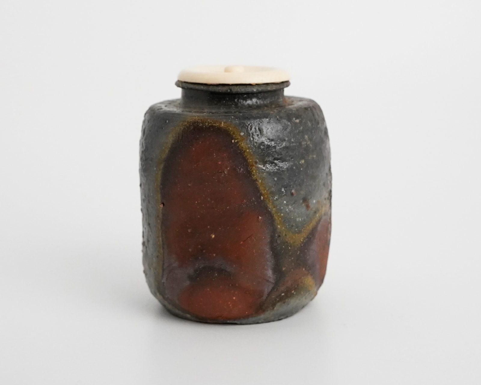 Isezaki Mitsuru 伊勢崎満, Katatsuki Tea Caddy 肩衝茶入