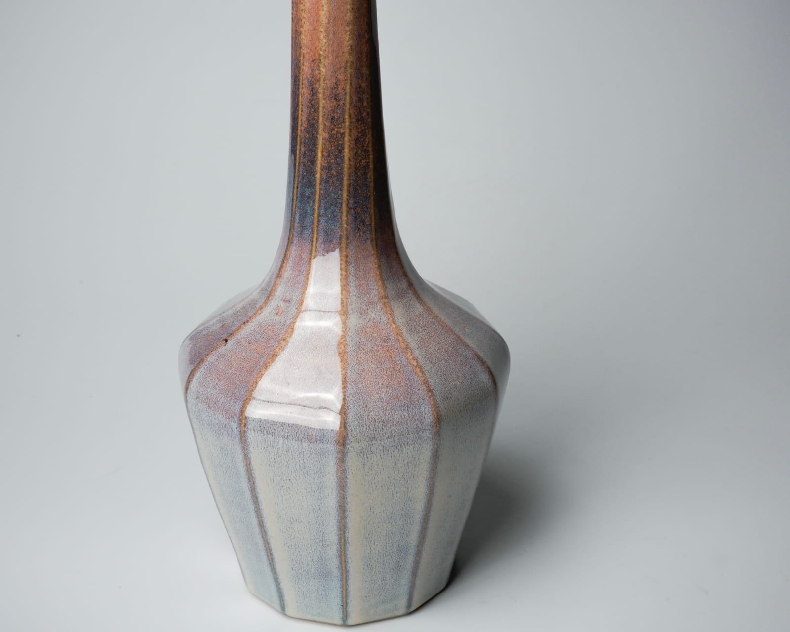 Miyanohara Ken 宮之原 謙, Narrow-necked Flower Vase with Yōhen Glaze 窯変捻口花挿
