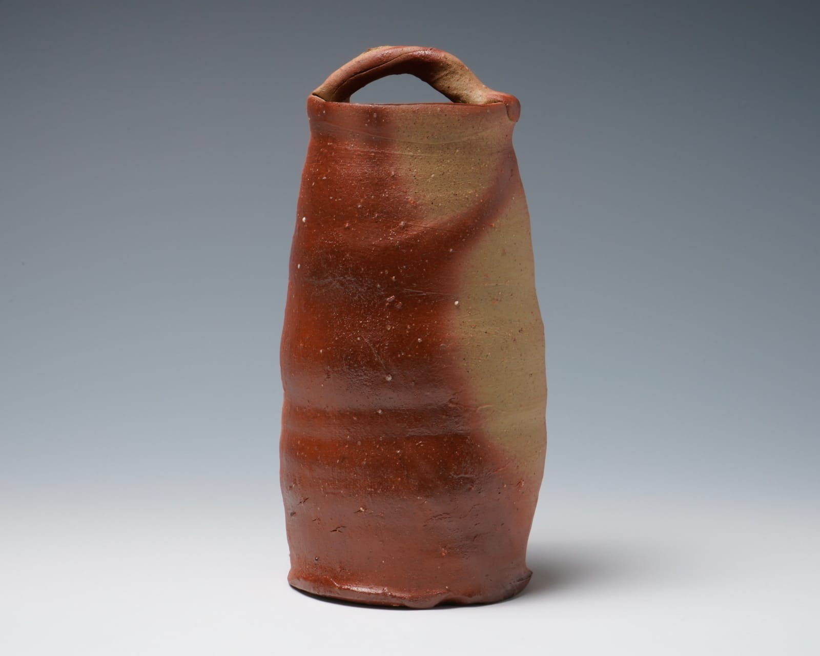 Kakurezaki Ryuichi 隠崎隆一, Bizen Flower Vase